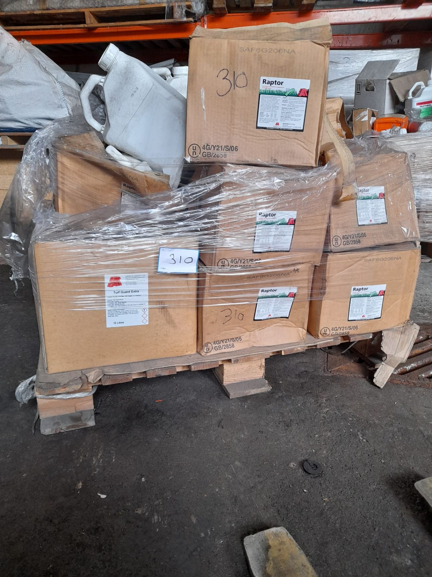 Pallet Of Approximately 15 Boxes And 7 Tubs Of Turf Guard Extra, Raptor, Liquid Fertiliser, Liquid - Bild 6 aus 6