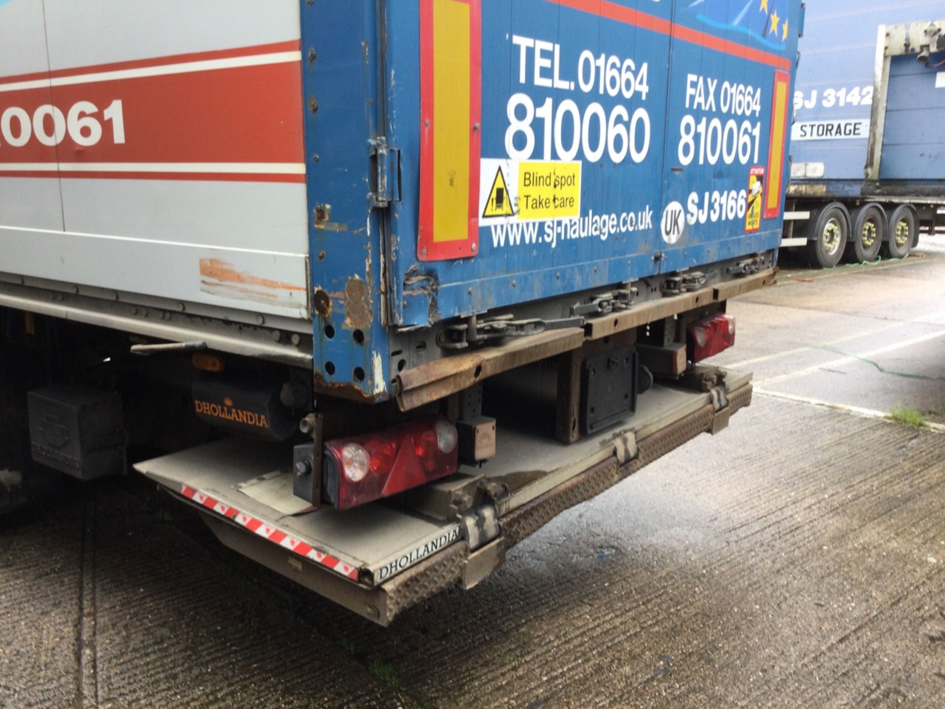 Schmitz Tri-Axle 13.9 Box Trailer Mot Until 30/11/24 , serial number C294852 , year 2010. Note - No - Image 3 of 4