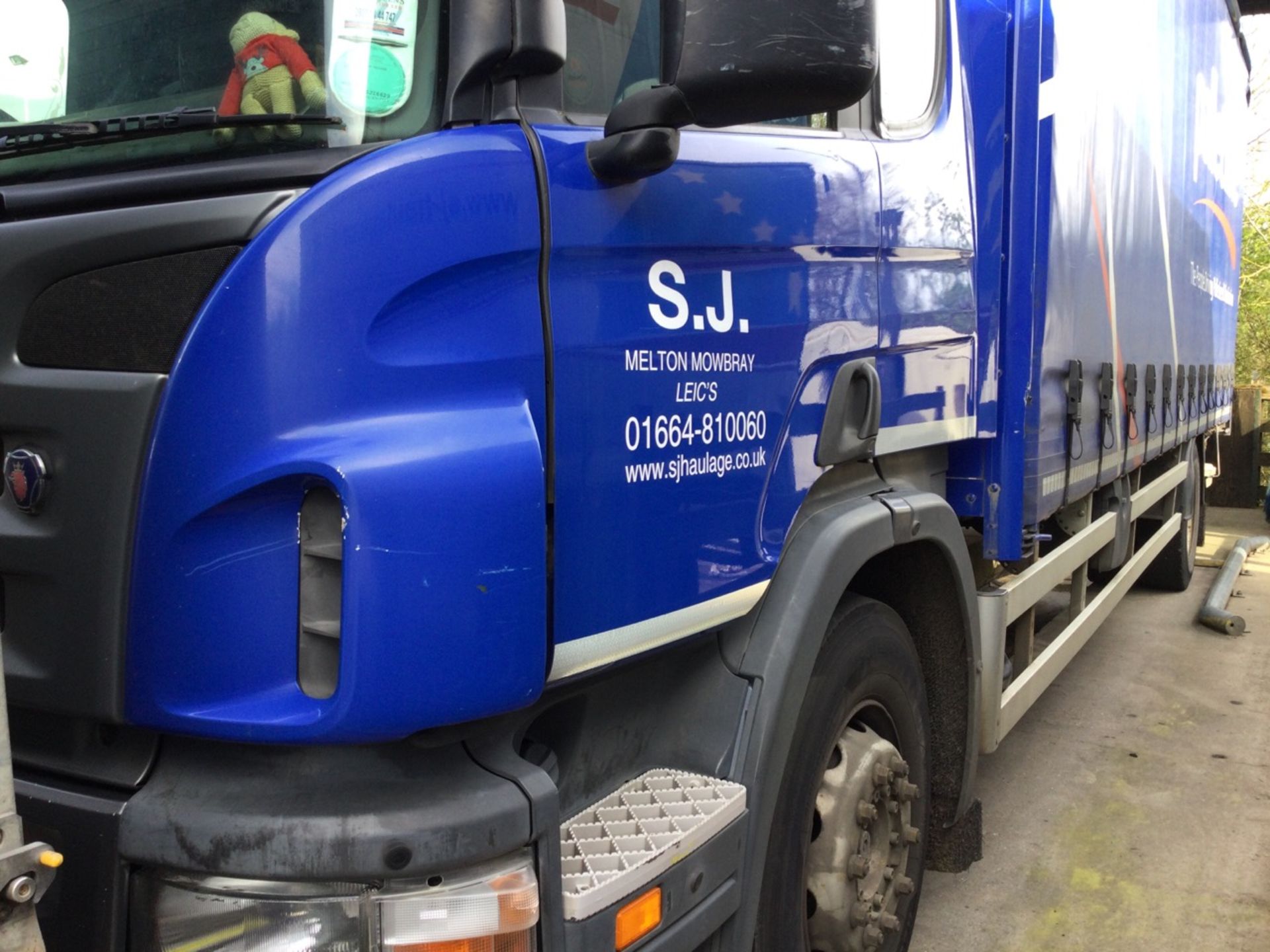 SCANIA 4x2 18t Rigid Curtainside With Dhollandia Tail Lift, Registration number SJI6629 , year 2007 - Image 2 of 3