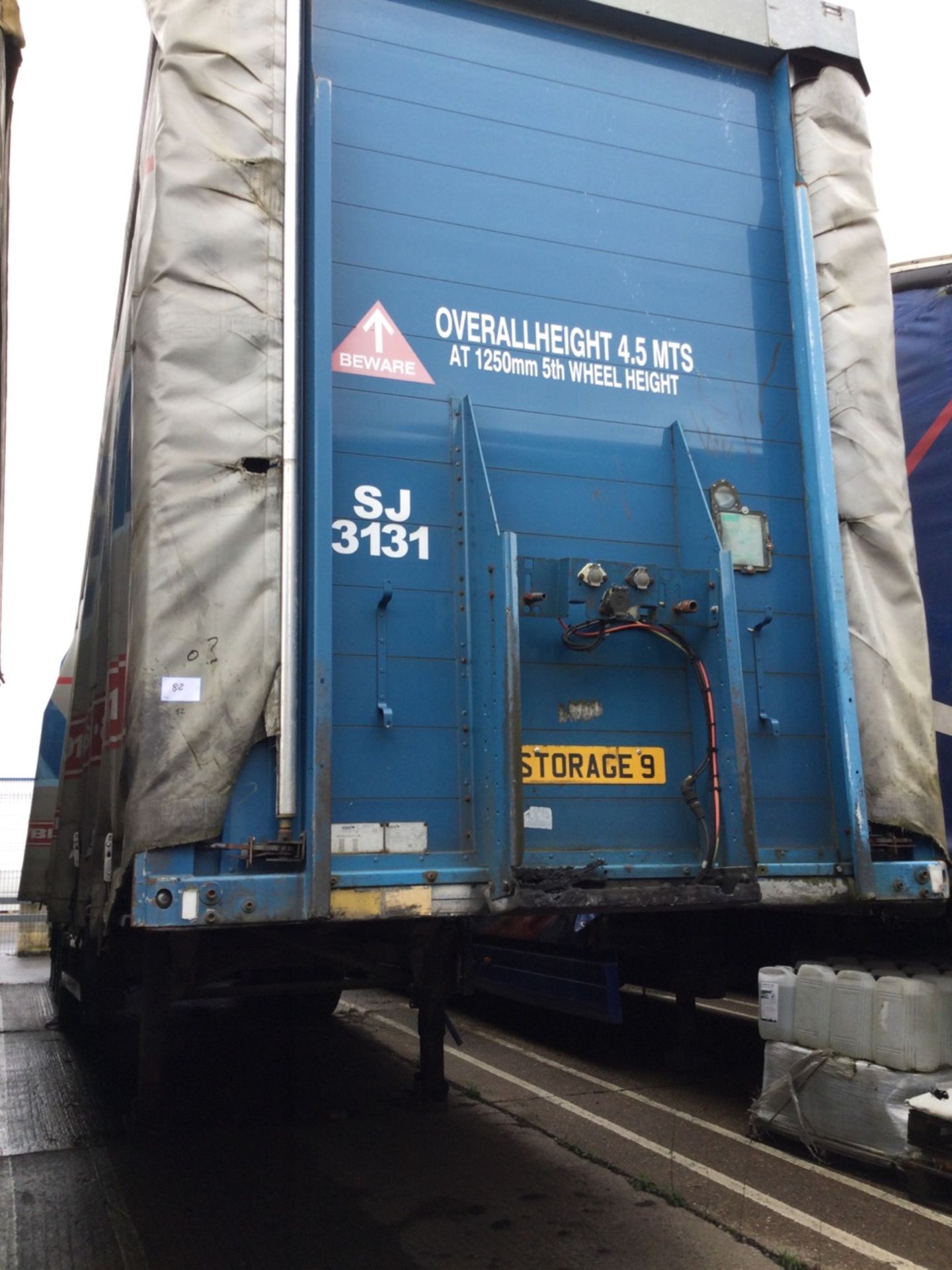 Schmitz Tri-Axle 13.9m Curtainside Trailer , serial number C163992 , year 2004. Note - No BP on thi