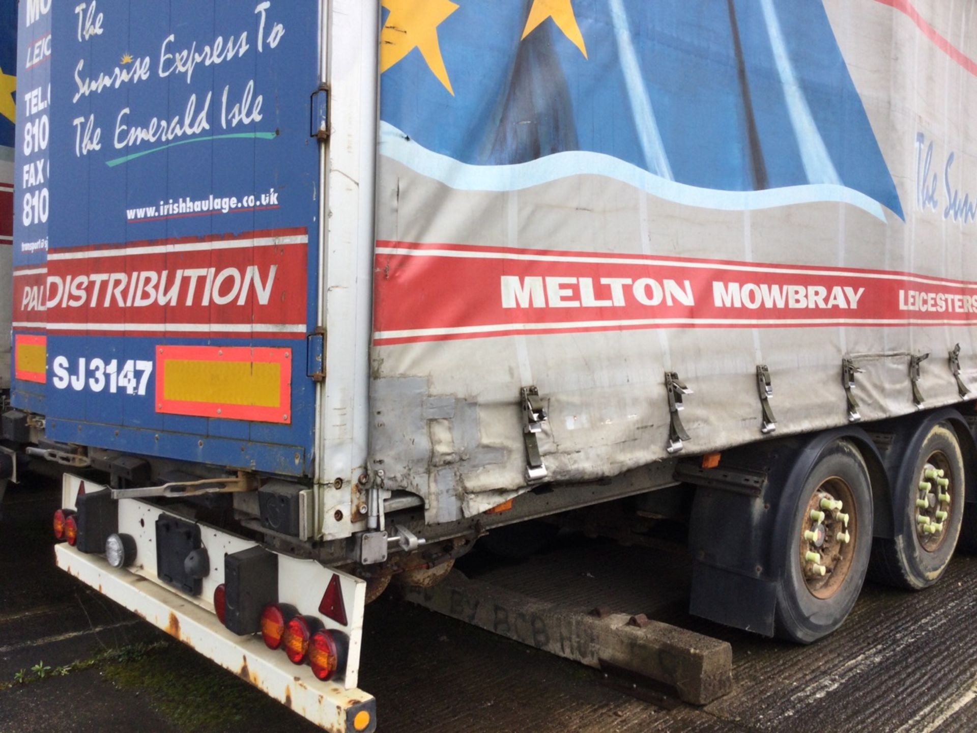 SCHMITZ Tri-Axle 13.7m Curtainside Trailer With Air Suspension Mot Expired , serial number C184750 - Image 2 of 4