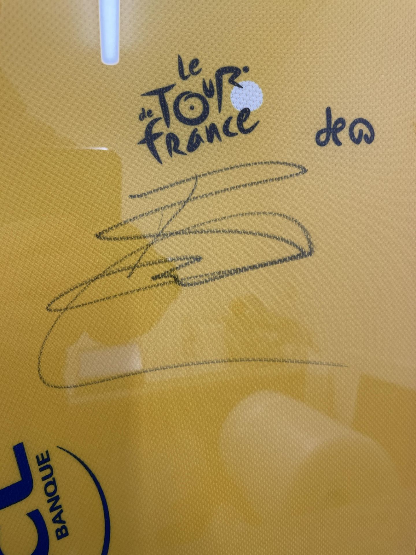 Bradley Wiggins Framed & Signed LCL Banque Le Coq Sportif Le Tour De France 2012 Yellow Jersey. Winn - Image 3 of 3