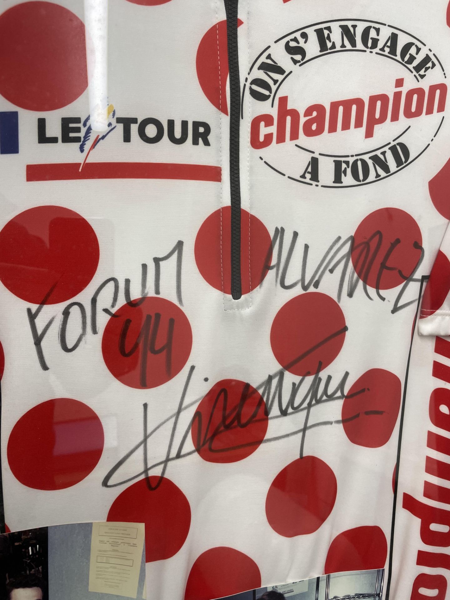 Richard Virenque Framed & Signed On S'engage Champion A Fond Cycling Jersey. Best Climber Tour de Fr - Image 2 of 5