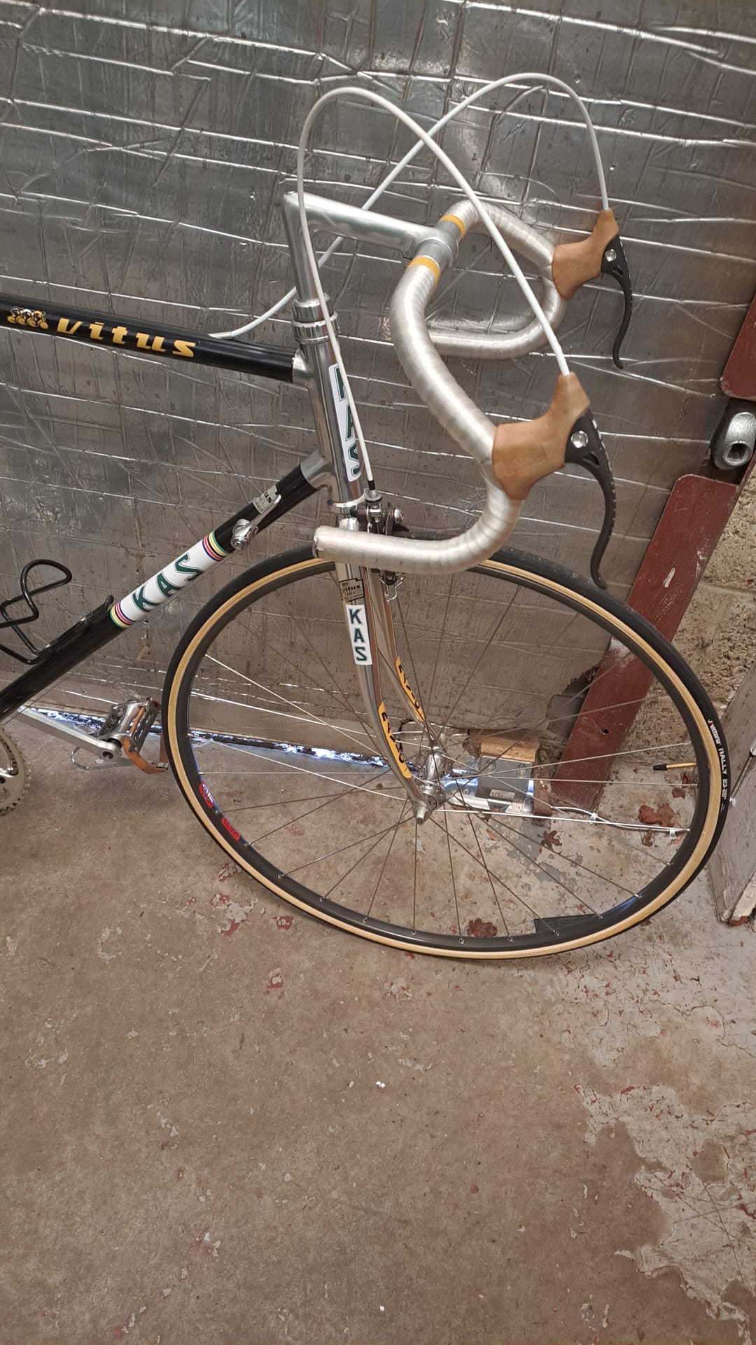 Vitus 979 Dural KAS / Campagnolo Aluminium Vintage Road Racing Bike with Mavic 12 Speed Gears - Image 11 of 14