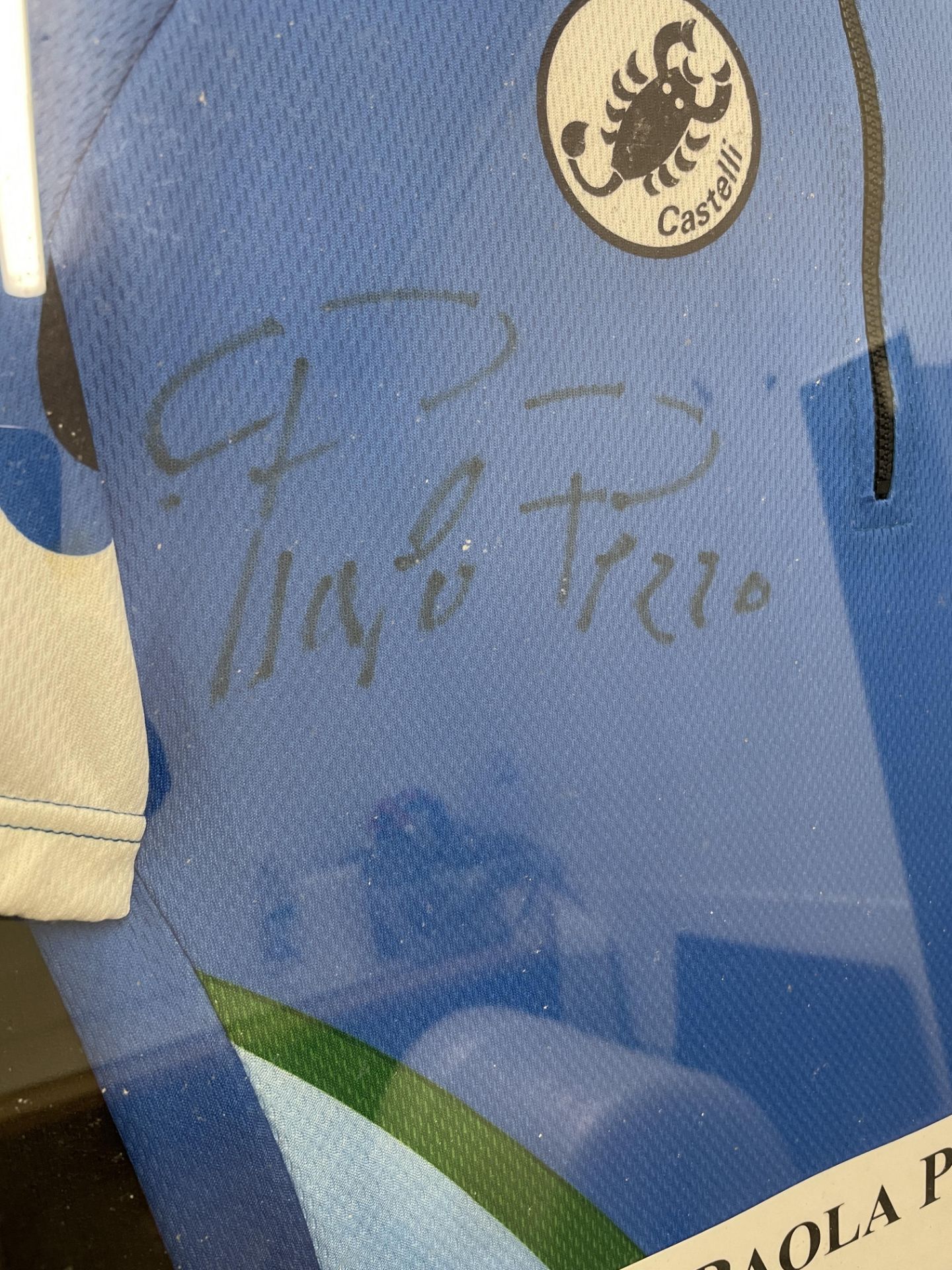 Paola Pezzo Framed & Signed Squadra Italia Jersey. Female Mountain Bike Champion of Europe 1994 & 95 - Image 2 of 3