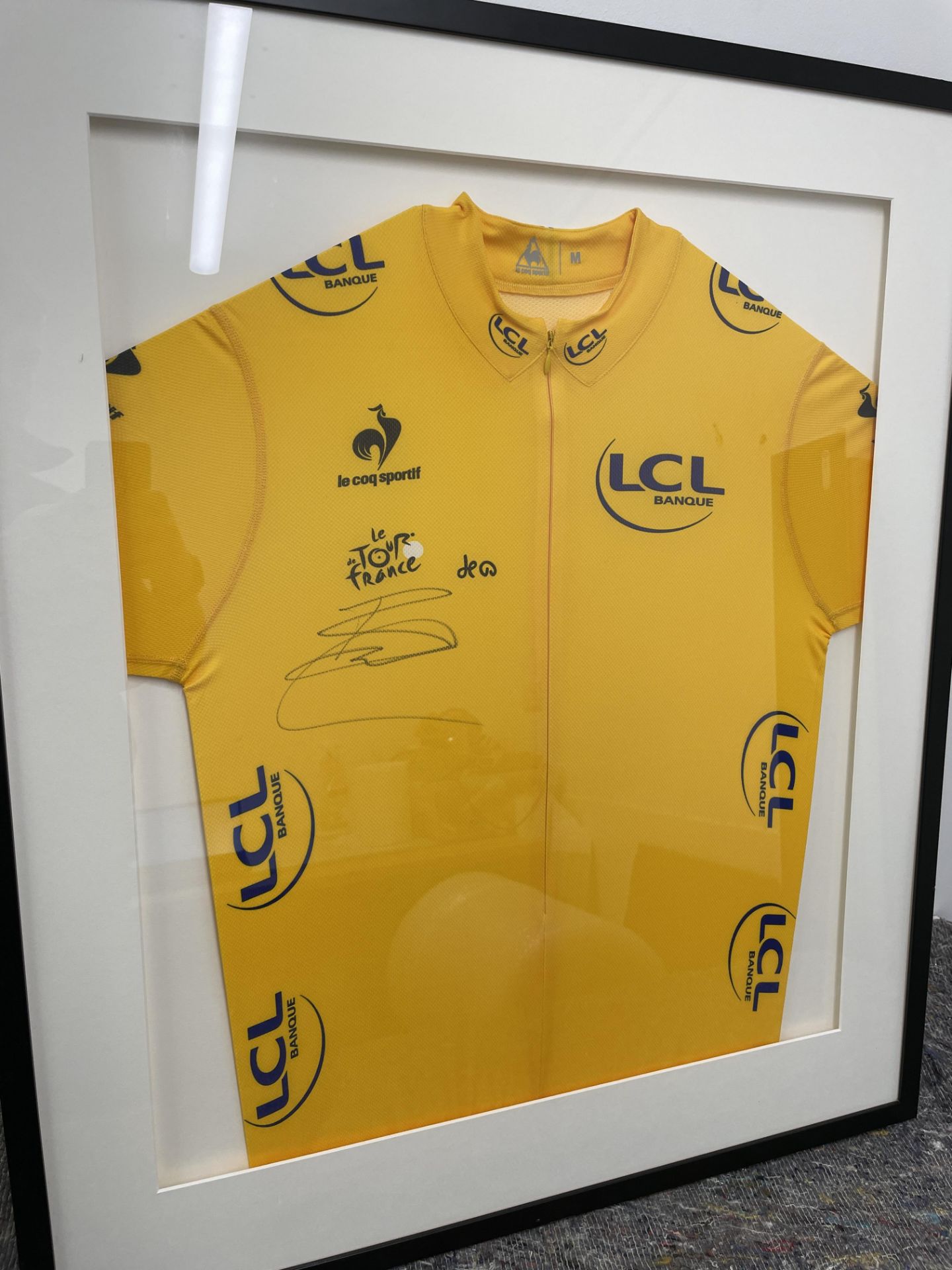 Bradley Wiggins Framed & Signed LCL Banque Le Coq Sportif Le Tour De France 2012 Yellow Jersey. Winn