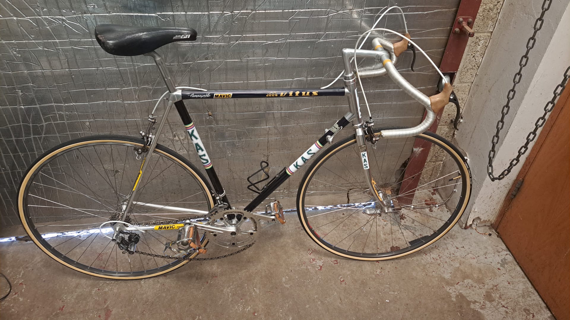 Vitus 979 Dural KAS / Campagnolo Aluminium Vintage Road Racing Bike with Mavic 12 Speed Gears - Image 9 of 14