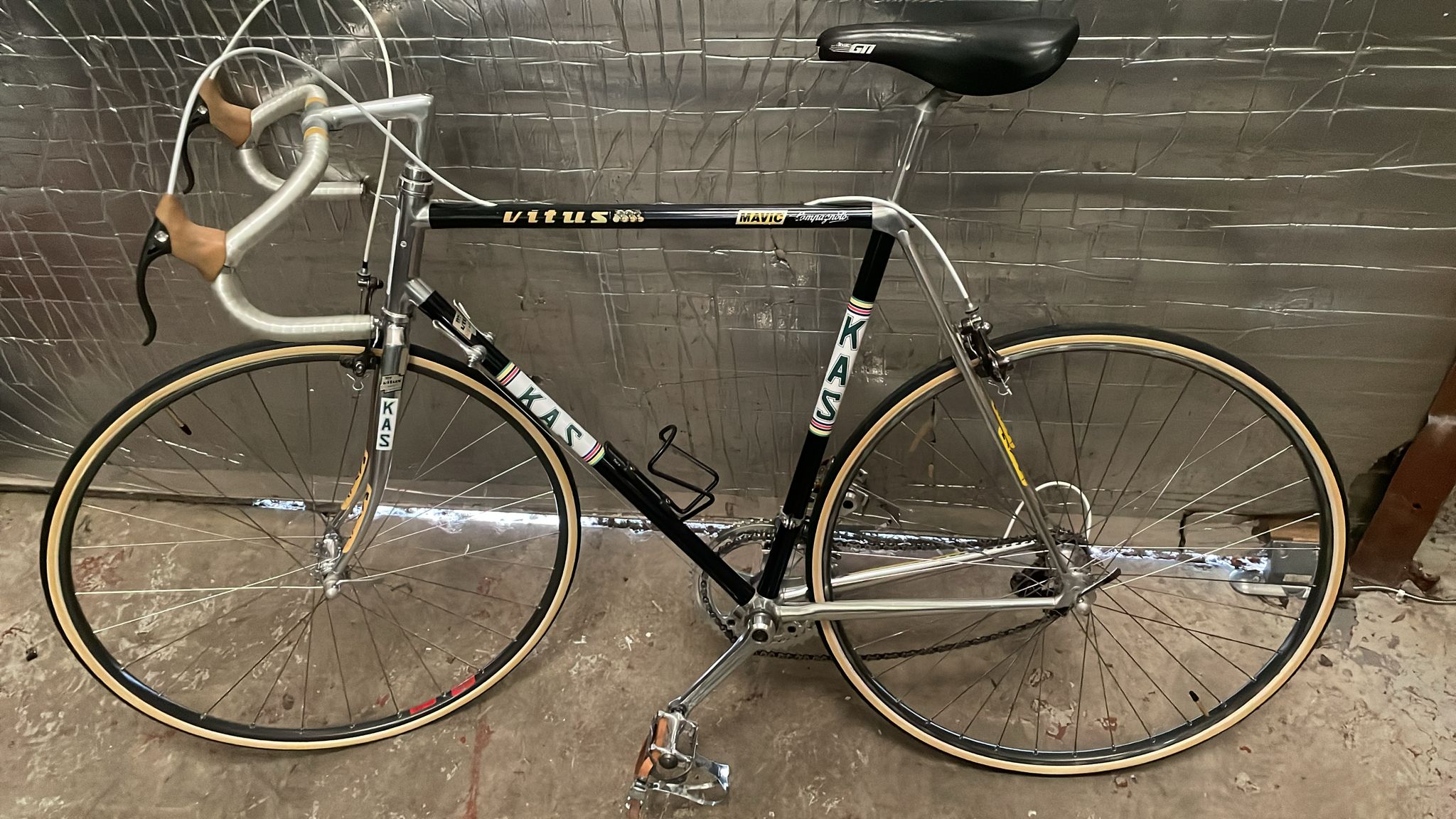 Vitus 979 Dural KAS / Campagnolo Aluminium Vintage Road Racing Bike with Mavic 12 Speed Gears - Image 5 of 14