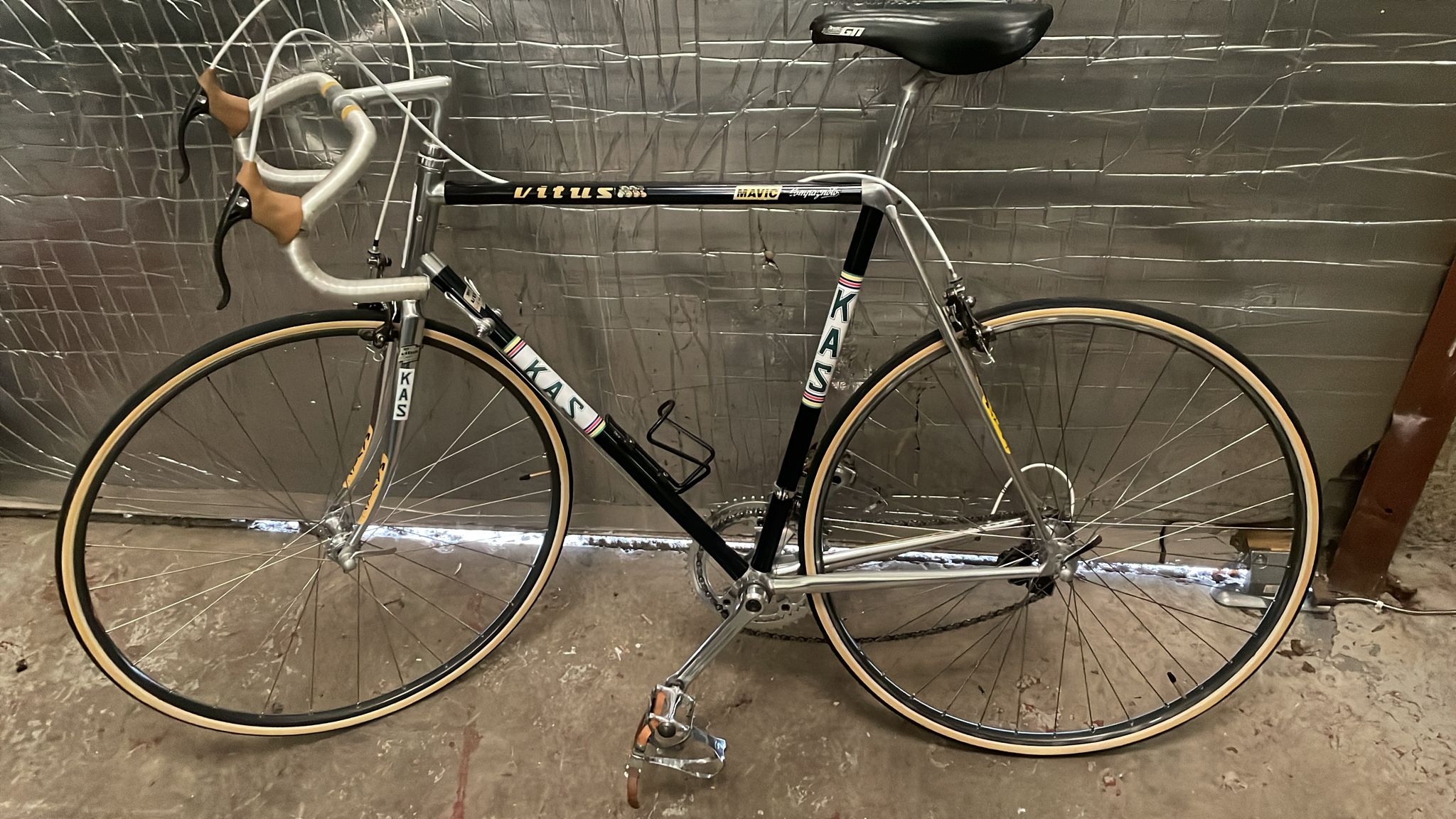 Vitus 979 Dural KAS / Campagnolo Aluminium Vintage Road Racing Bike with Mavic 12 Speed Gears - Image 2 of 14