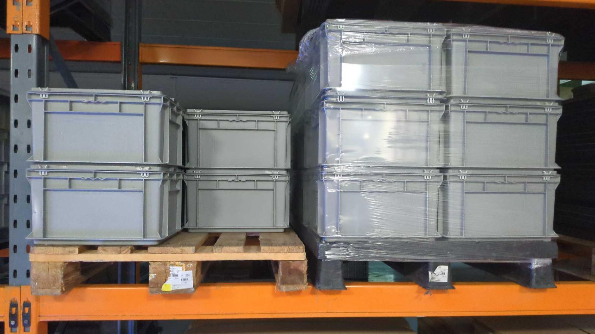 2: Pallets plastic boxes