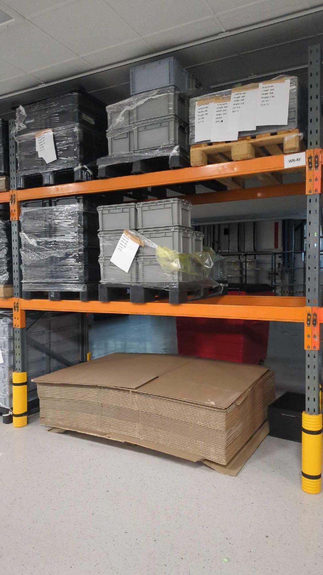 Quantity plastic and cardboard boxes as lotted