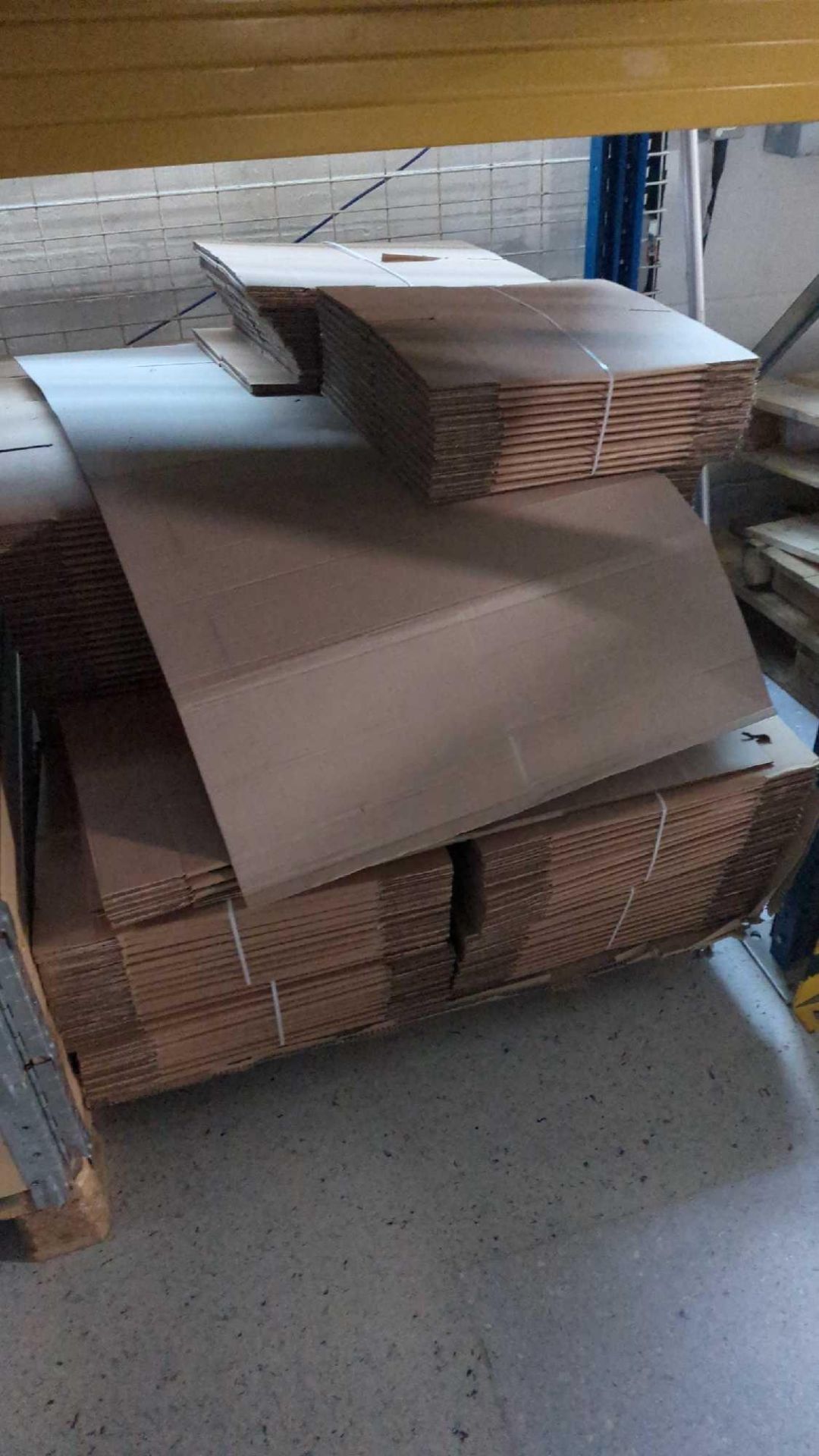 Quantity cardboard boxes on racking (racking excluded) - Bild 2 aus 2