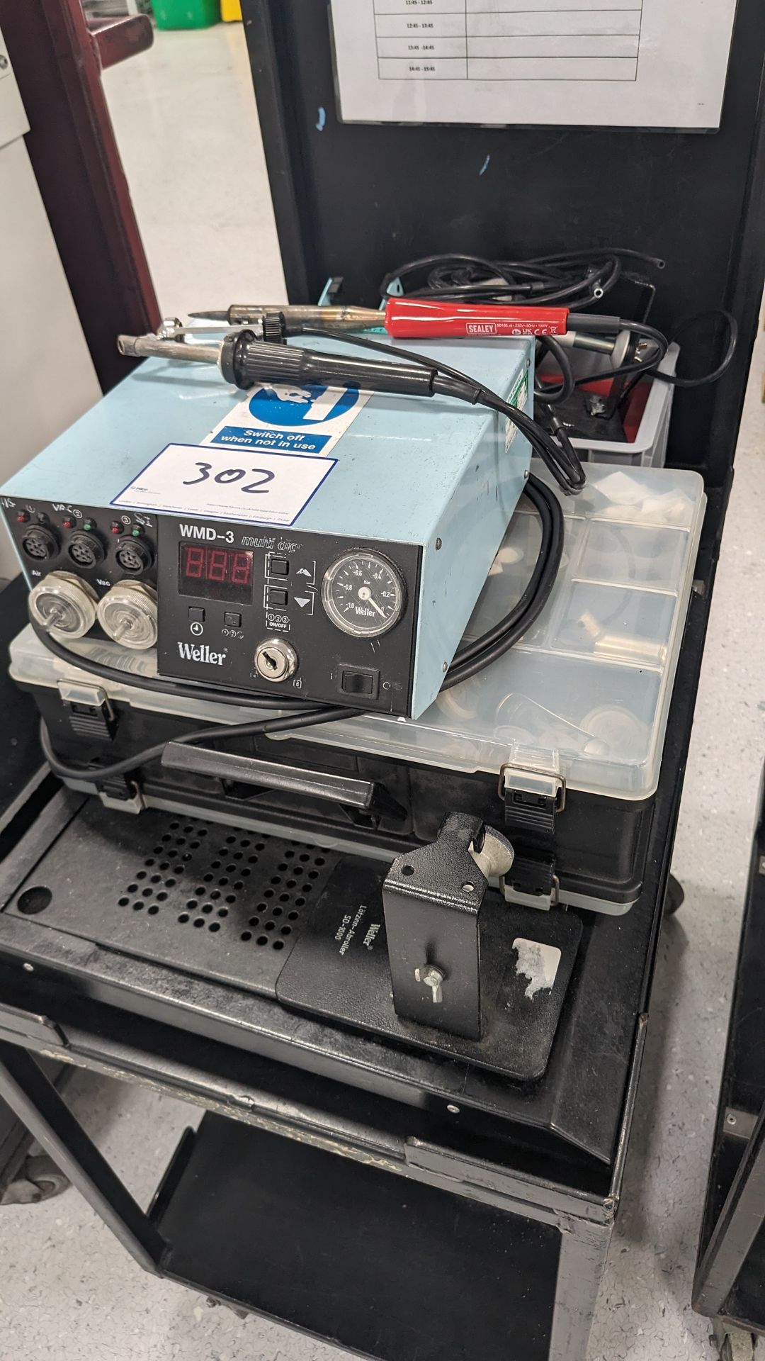 Weller WMD-3 soldering unit with associated equipment as lotted