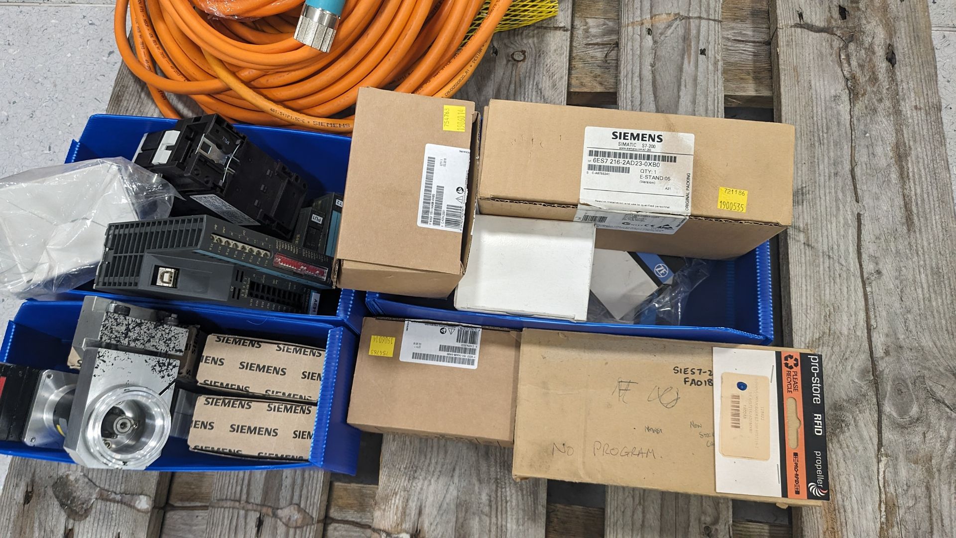 Pallet containing various SIEMENS spares - Image 2 of 4