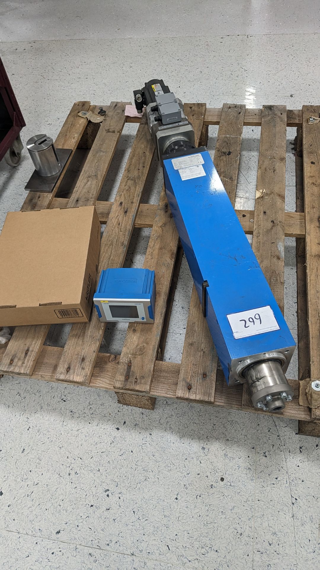 Pallet containging a Kistler electromechanical joining module NCFN 15 400 250 KG and associated Kist