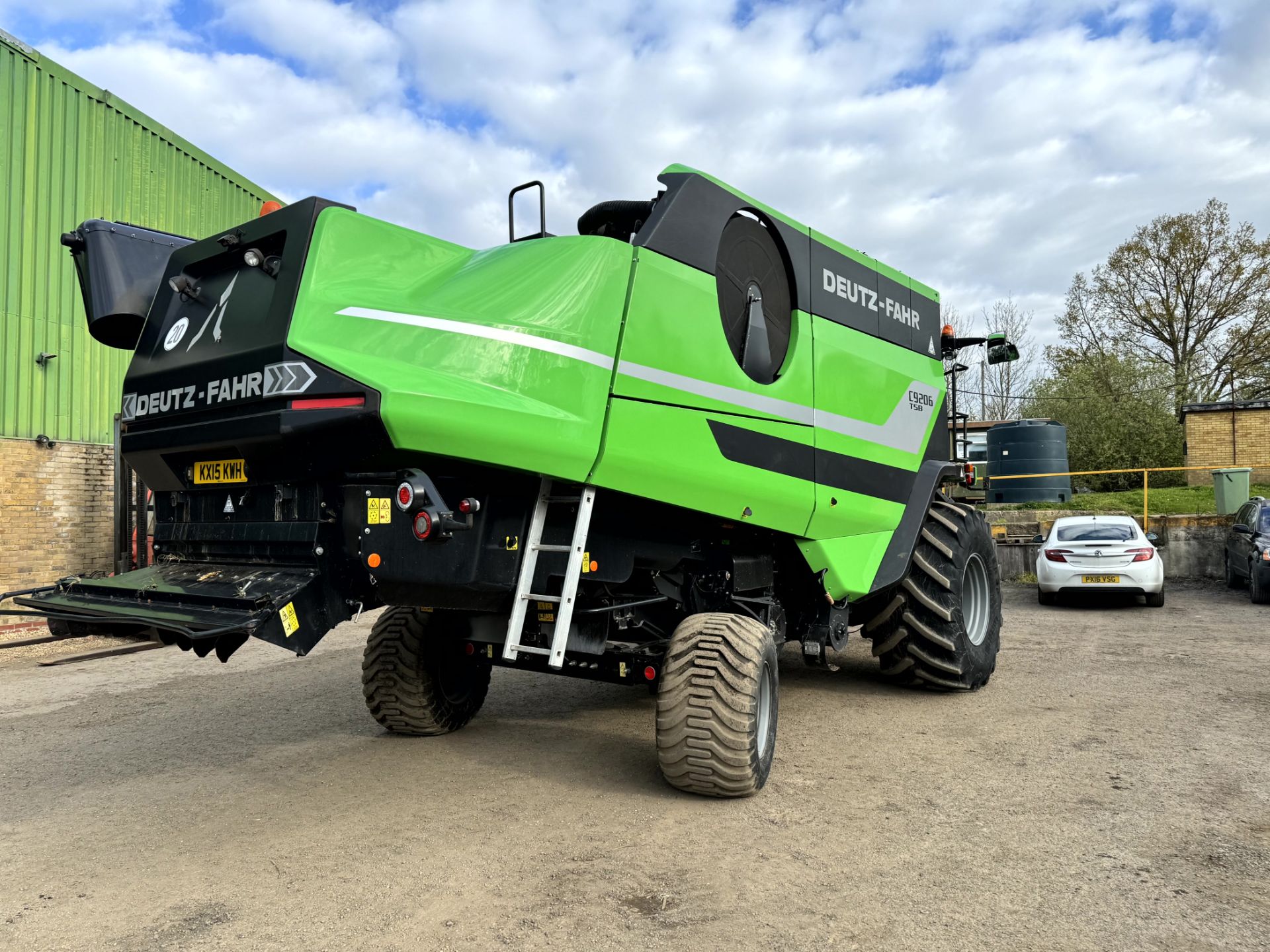 1: Deutz-Fahr C9206 TSB , Combine Harvester, Turbo Seperator, Six Straw Walker, Balance, Topcom Stee - Image 4 of 32