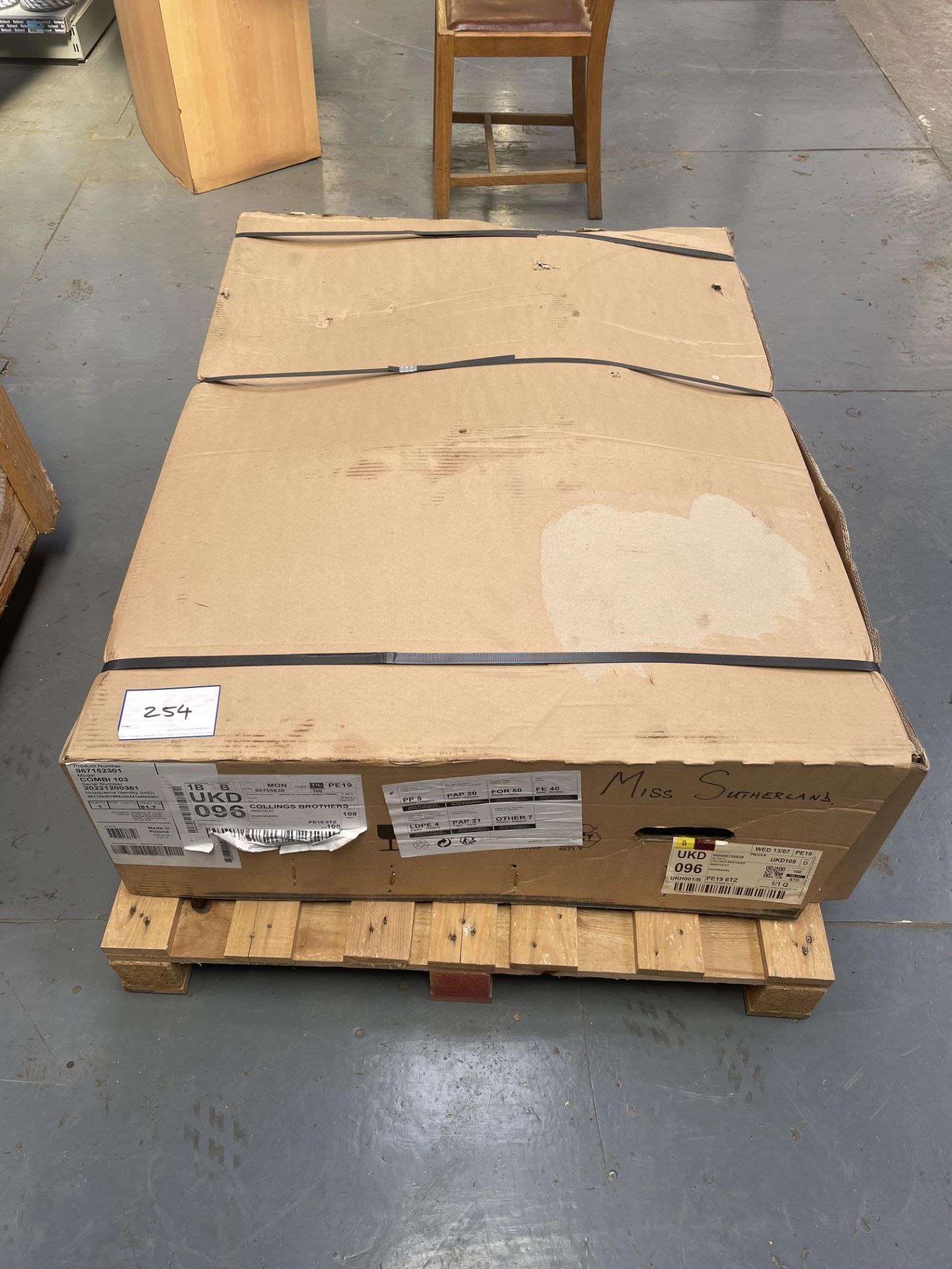 1: Husqvarna Combi 103 Cutting Deck. (Boxed) Serial No. 20221200361 - 300L