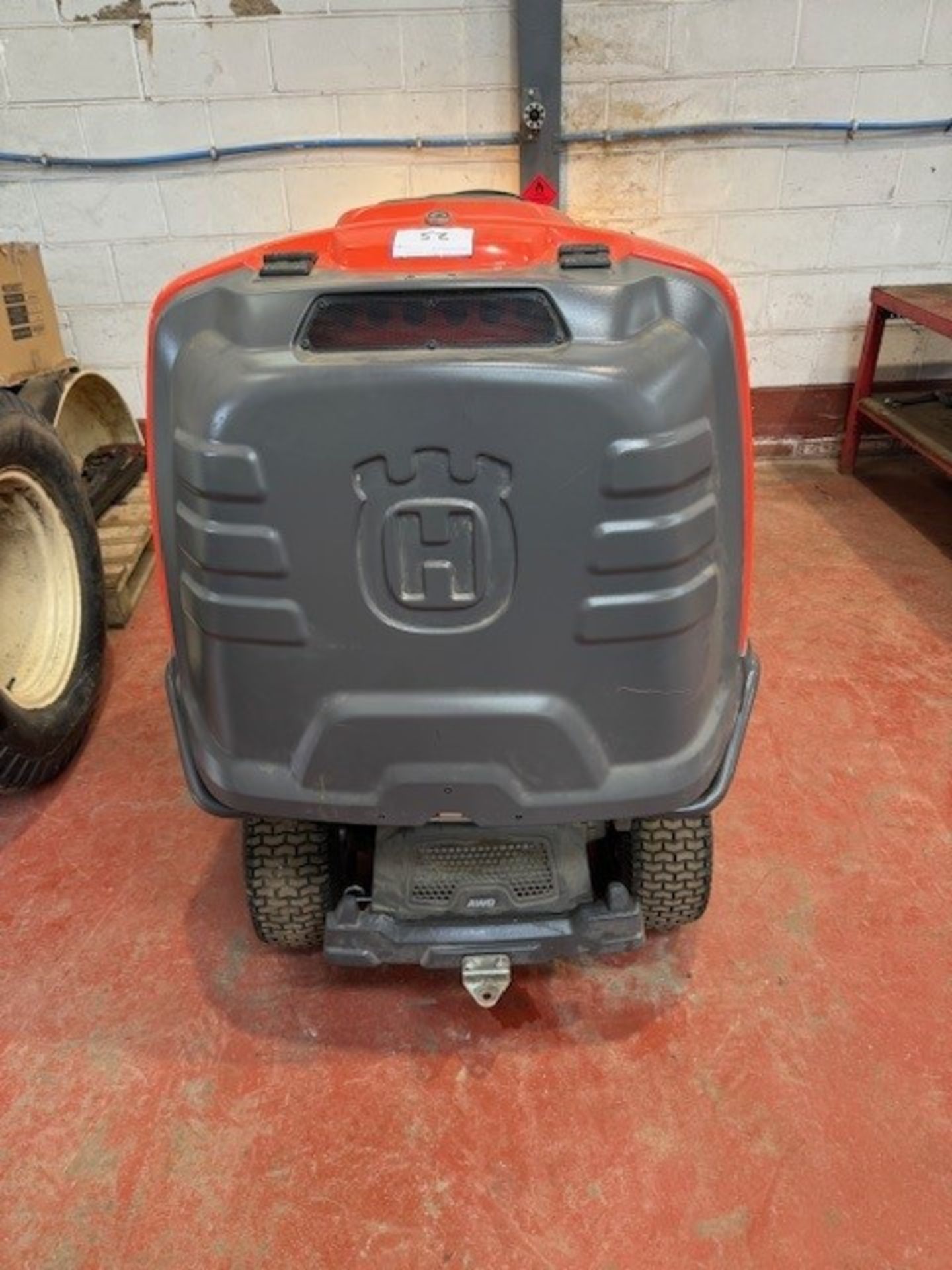 1: Husqvarna RC 320TS AWD Ride On Lawn Mower with 112cm Combi Deck (2021) (Partially Dismantled) - Bild 6 aus 10