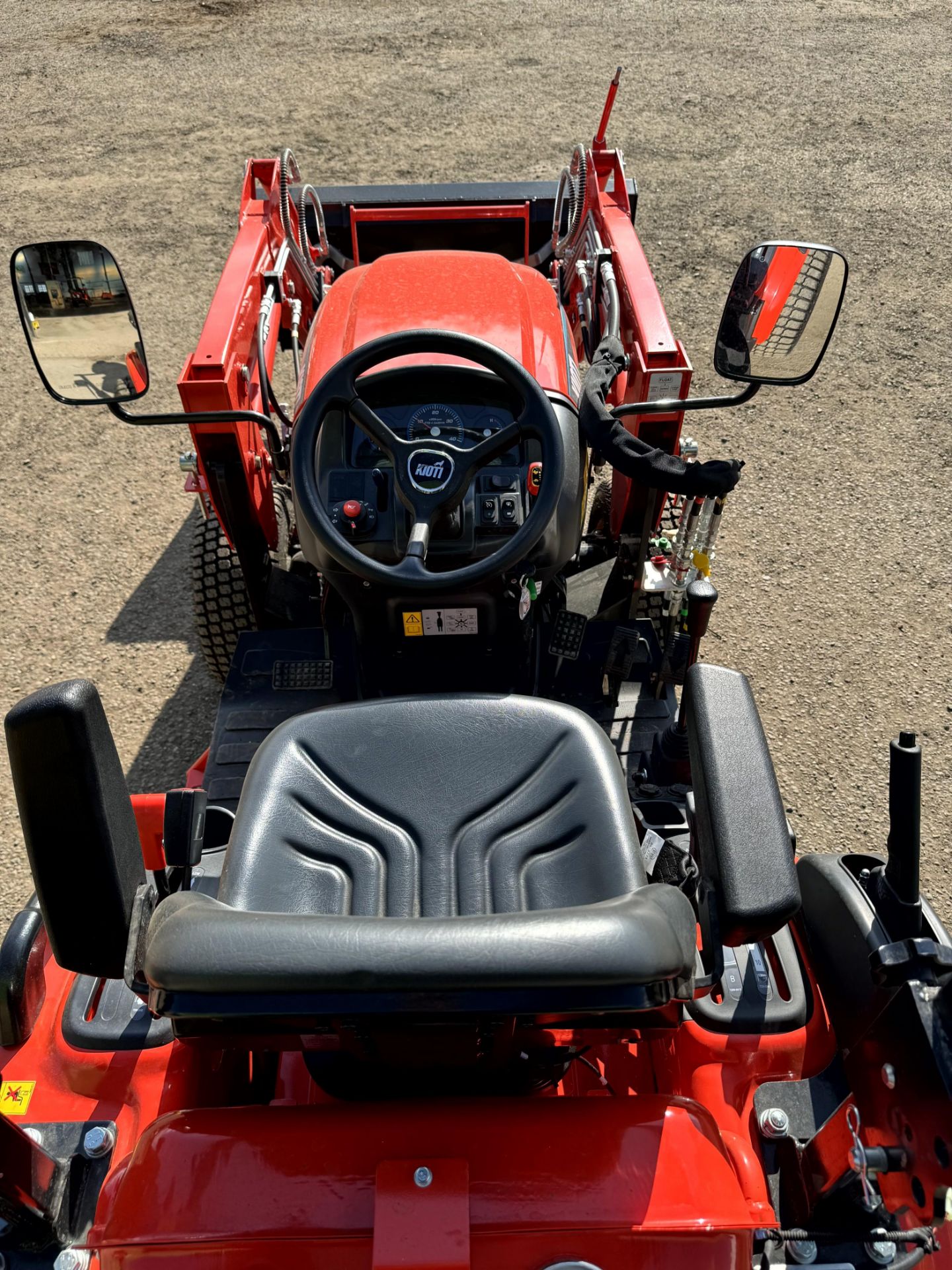 1: Kioti CX2510 HST, 4WD Compact Tractor SR-TB130 On Grassland Tyres With Kioti KL2510 HST Front Lo - Bild 13 aus 15