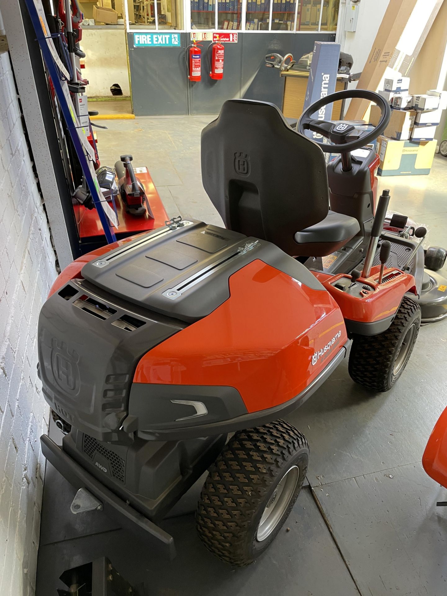 1: Husqvarna R320X AWD Ride On Lawn Mower Serial No. 20231200028 (2023), with 103cm Combi Deck R320X - Image 3 of 4