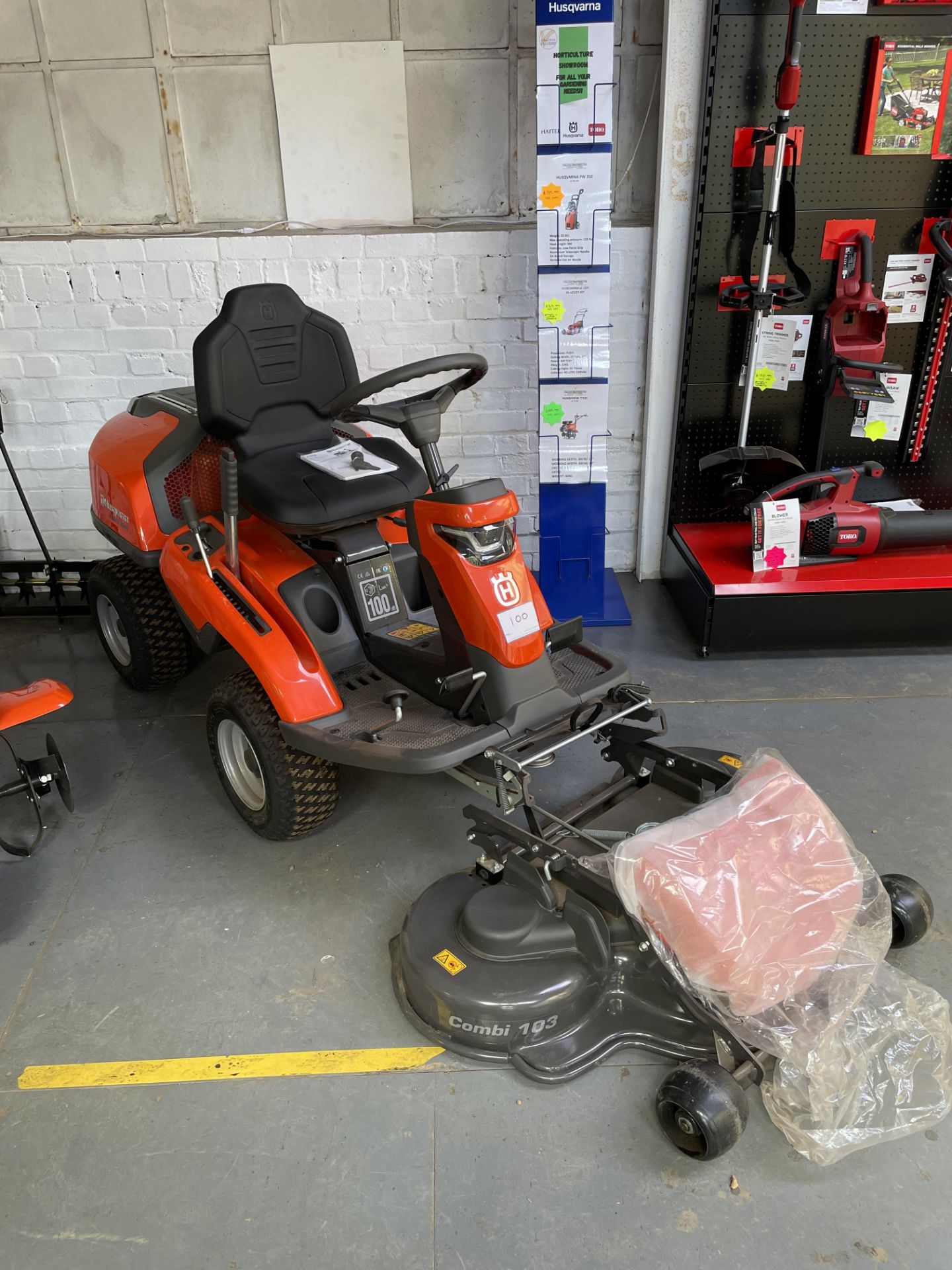 1: Husqvarna R320X AWD Ride On Lawn Mower Serial No. 20231200028 (2023), with 103cm Combi Deck R320X - Image 2 of 4
