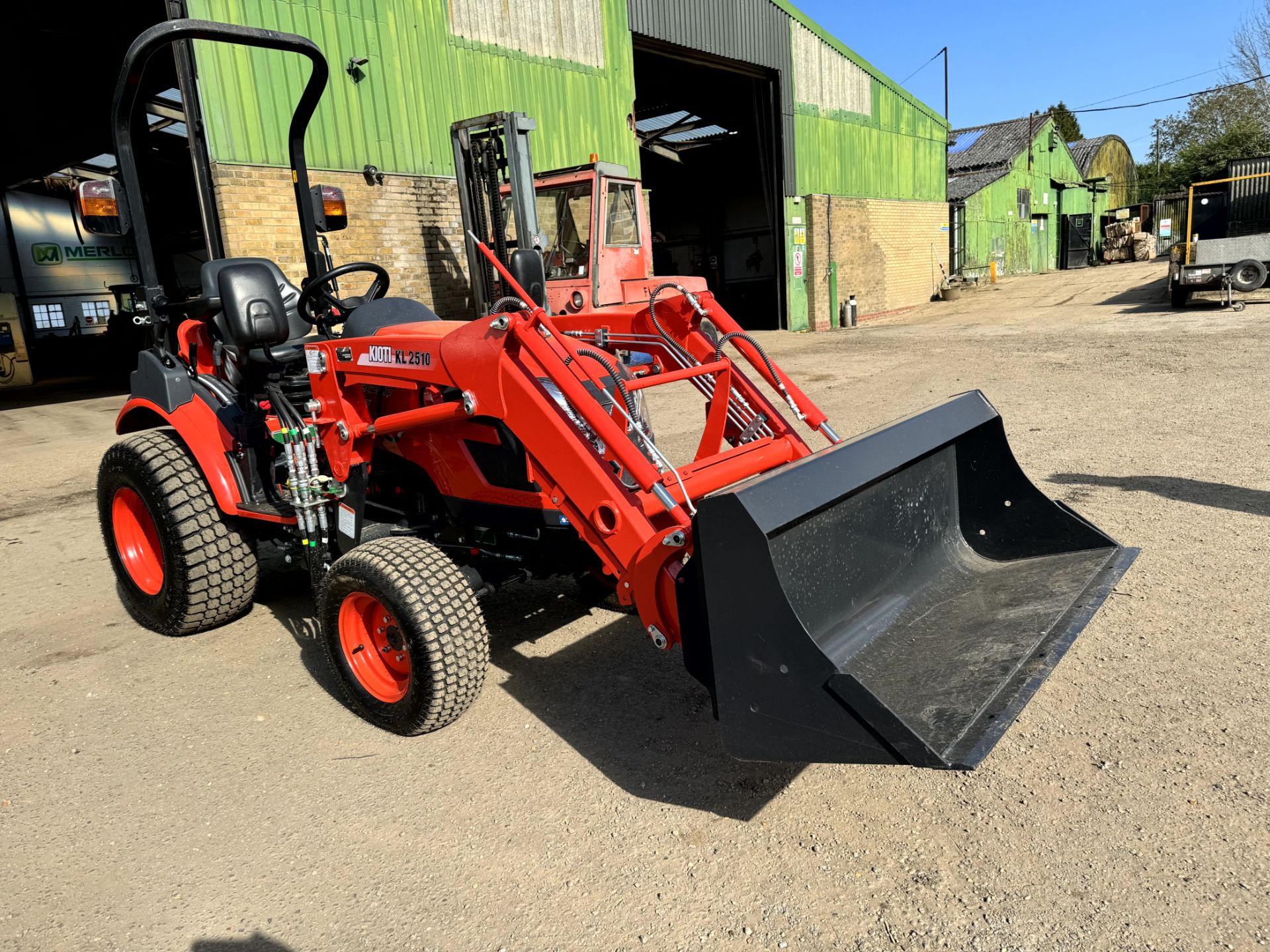 1: Kioti CX2510 HST, 4WD Compact Tractor SR-TB130 On Grassland Tyres With Kioti KL2510 HST Front Lo