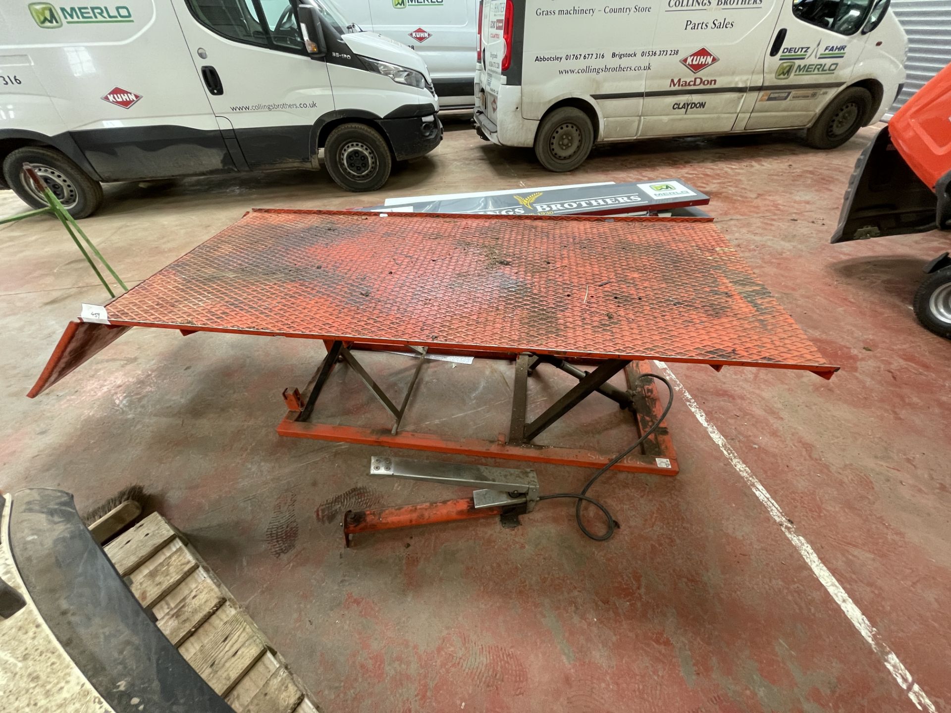 1: Foot Operated Hydraulic Heigh Adjustable Working Platform Serial No. 01010(Bike Lift) Approx 2.9m