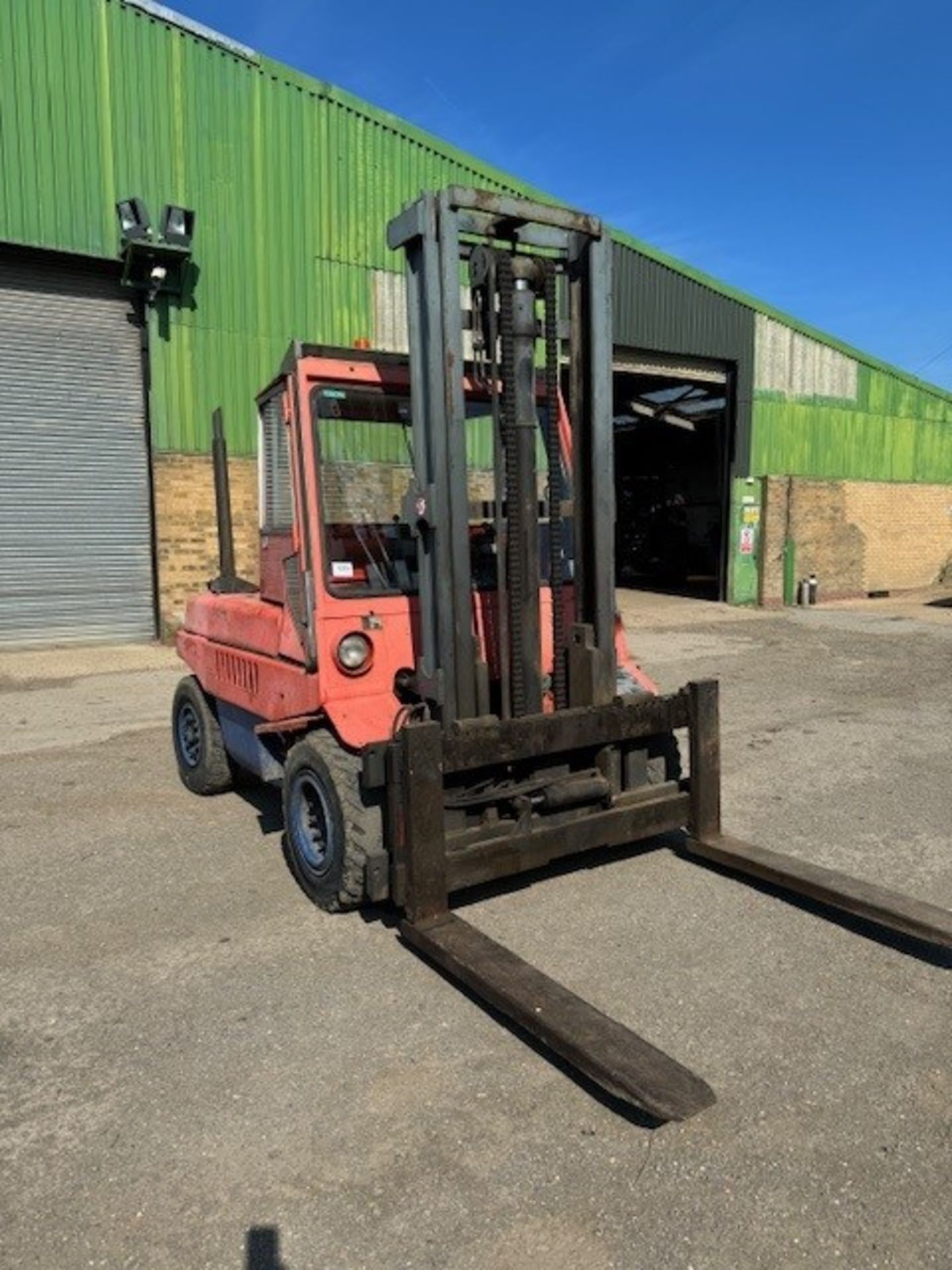 Linde Roment H60 DW 6 Tonne Ride-On Diesel Forklift Serial No 3206033000960 (1986) with Hours 1418, - Image 2 of 7