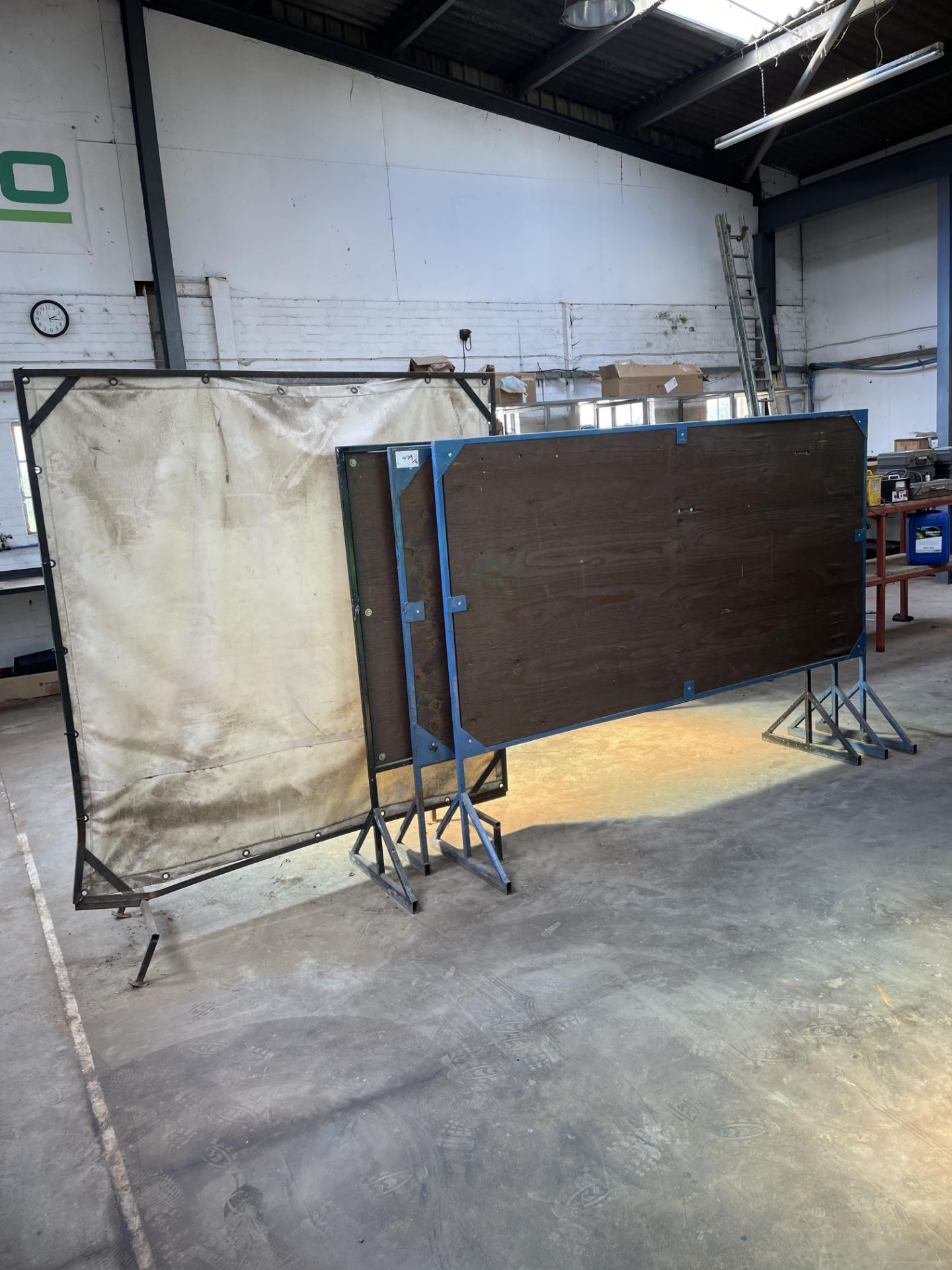 4: Various Partition / Welding Screens As Lotted