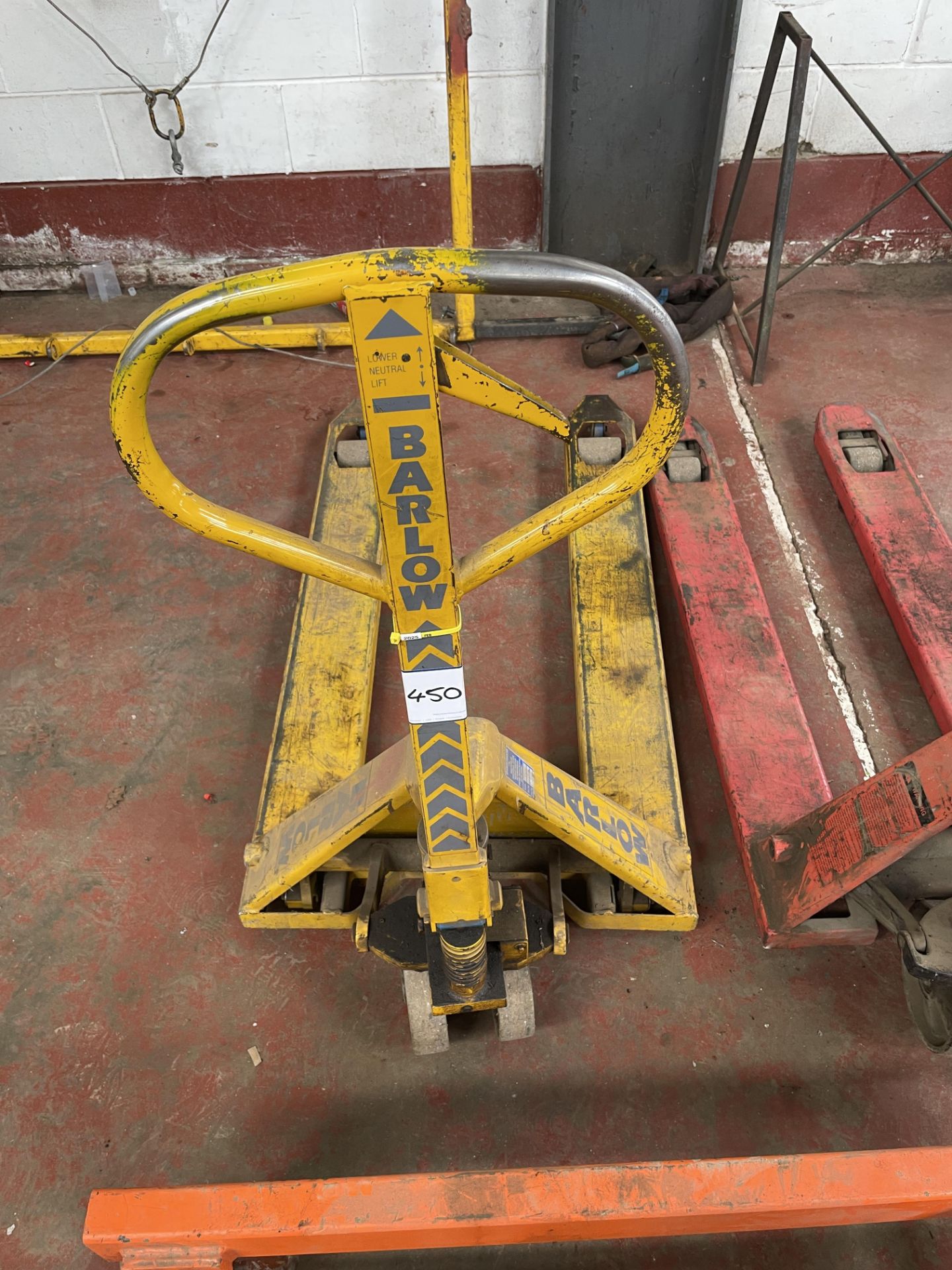 1: Barlow Wide Hydraulic Pallet Truck with 2,000kg Capacity