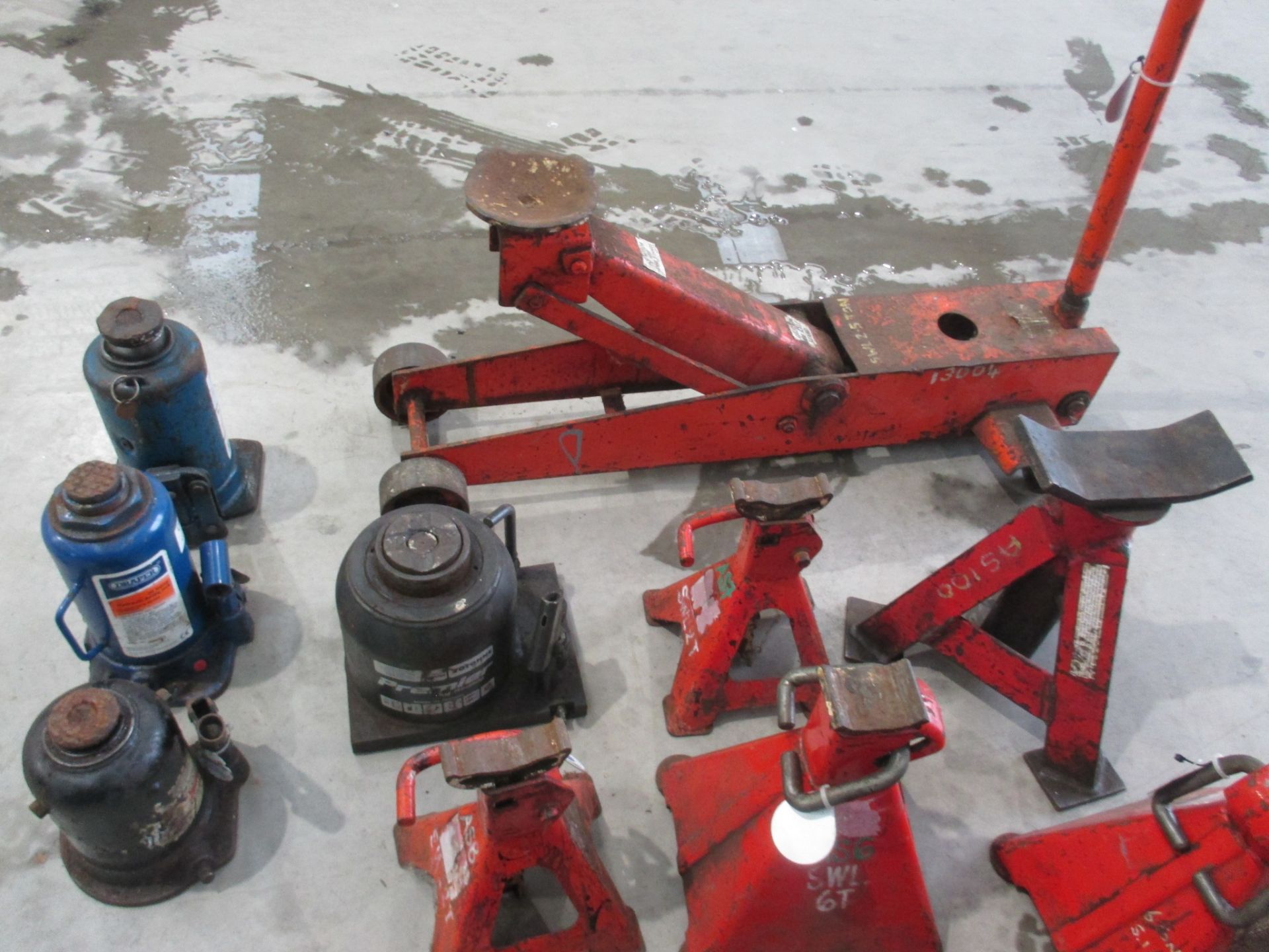 Qty of Axle Stands and Bottle Jacks - Image 3 of 3