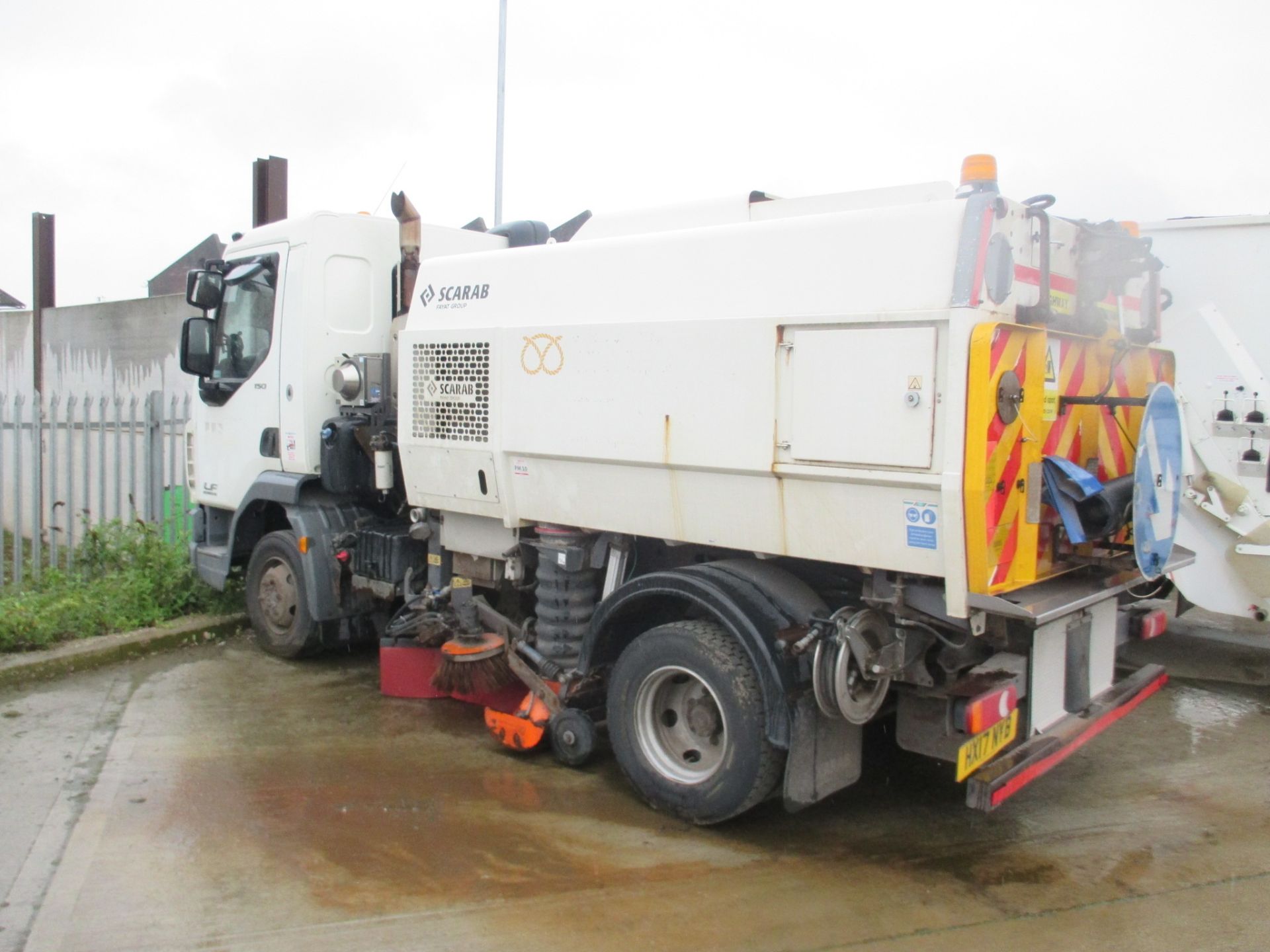 2014 DAF LF 220 FA 15T SWEEP Johnston VT651 - Truck Mounted Sweeper - Image 2 of 5
