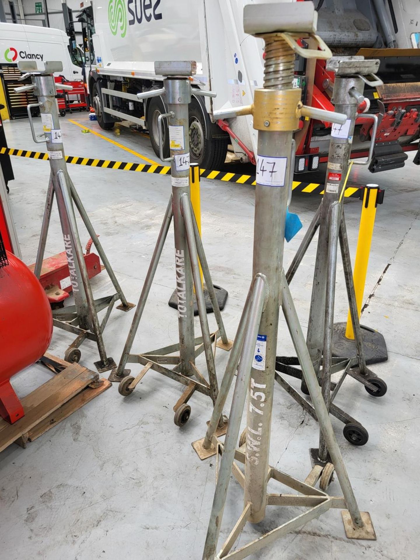 4 x Assorted Axle Stands