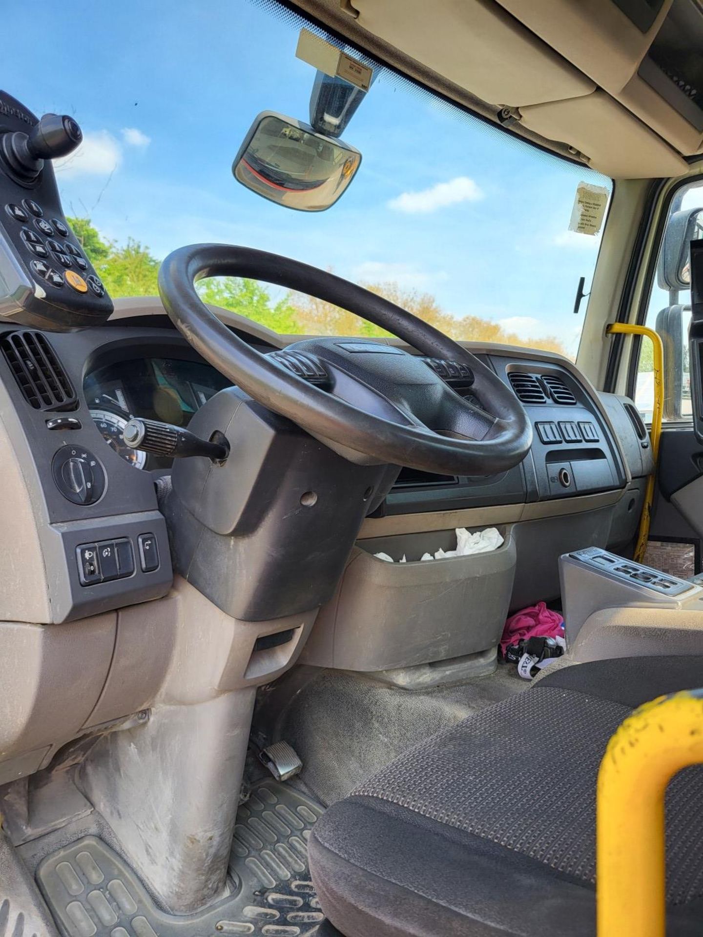 2015 DAF LF 220 FA Sweeper Truck - Image 11 of 17