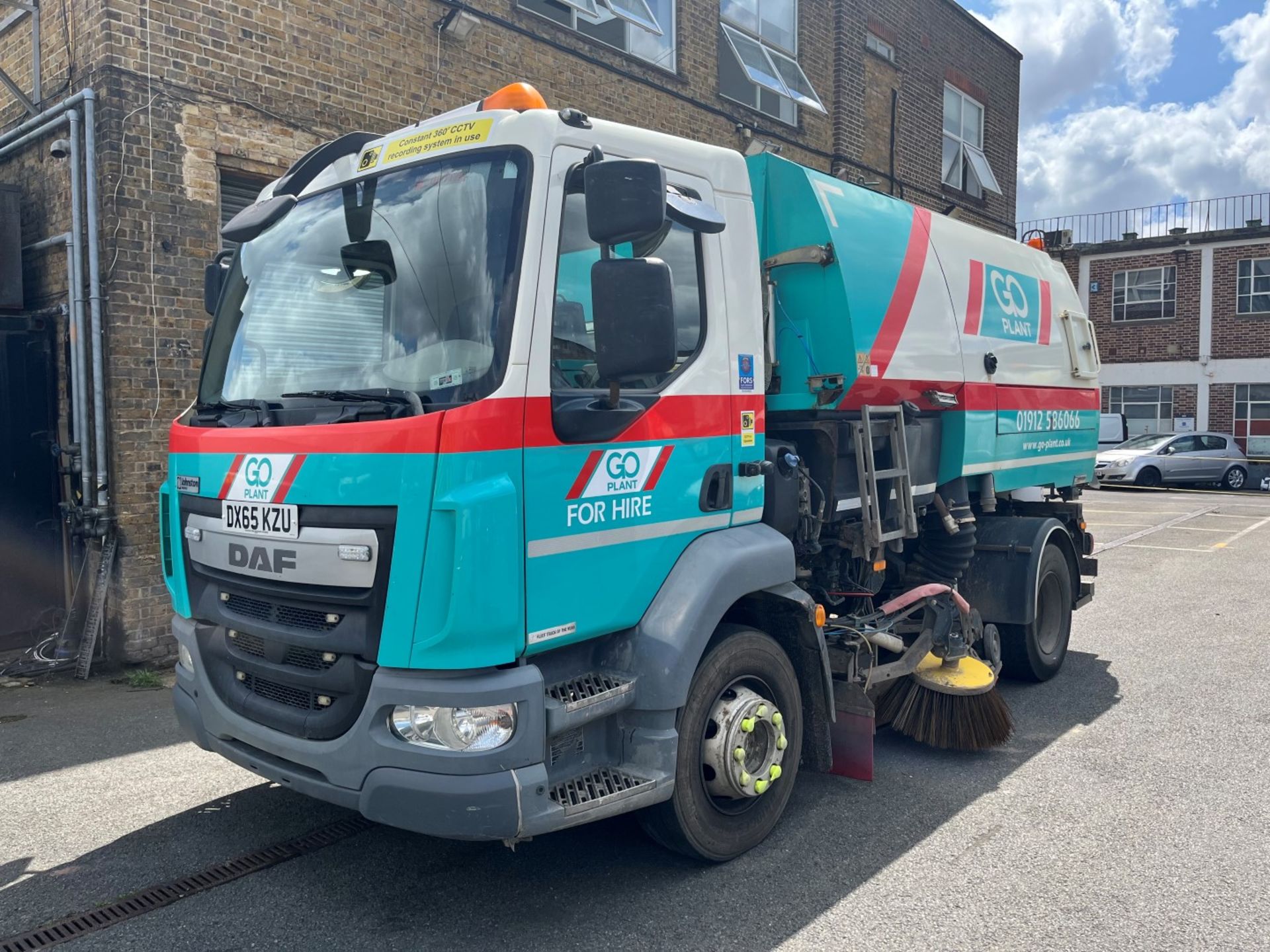 2015 DAF LF 220 FA Sweeper Truck - Image 2 of 13