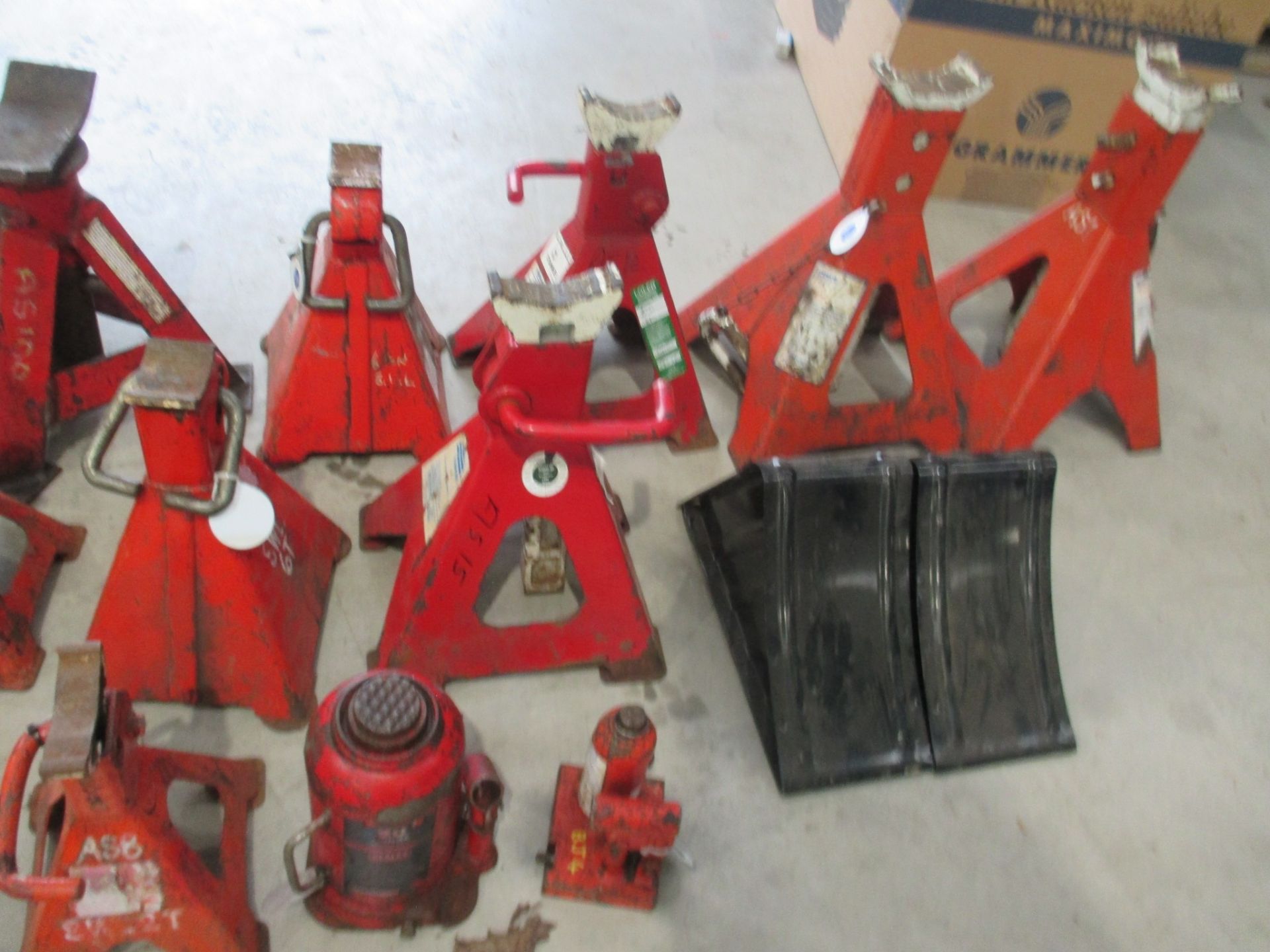 Qty of Axle Stands and Bottle Jacks - Image 2 of 3