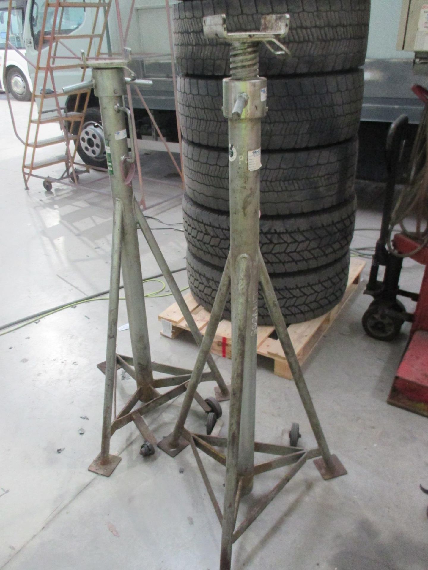 Set of 2 Axle Stands - Image 2 of 3