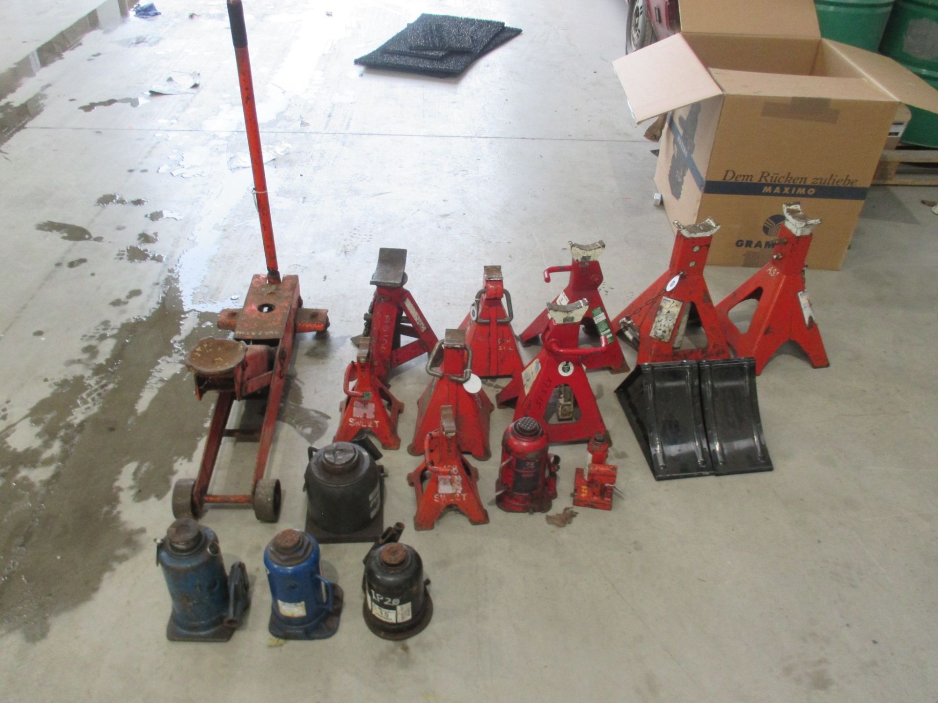 Qty of Axle Stands and Bottle Jacks