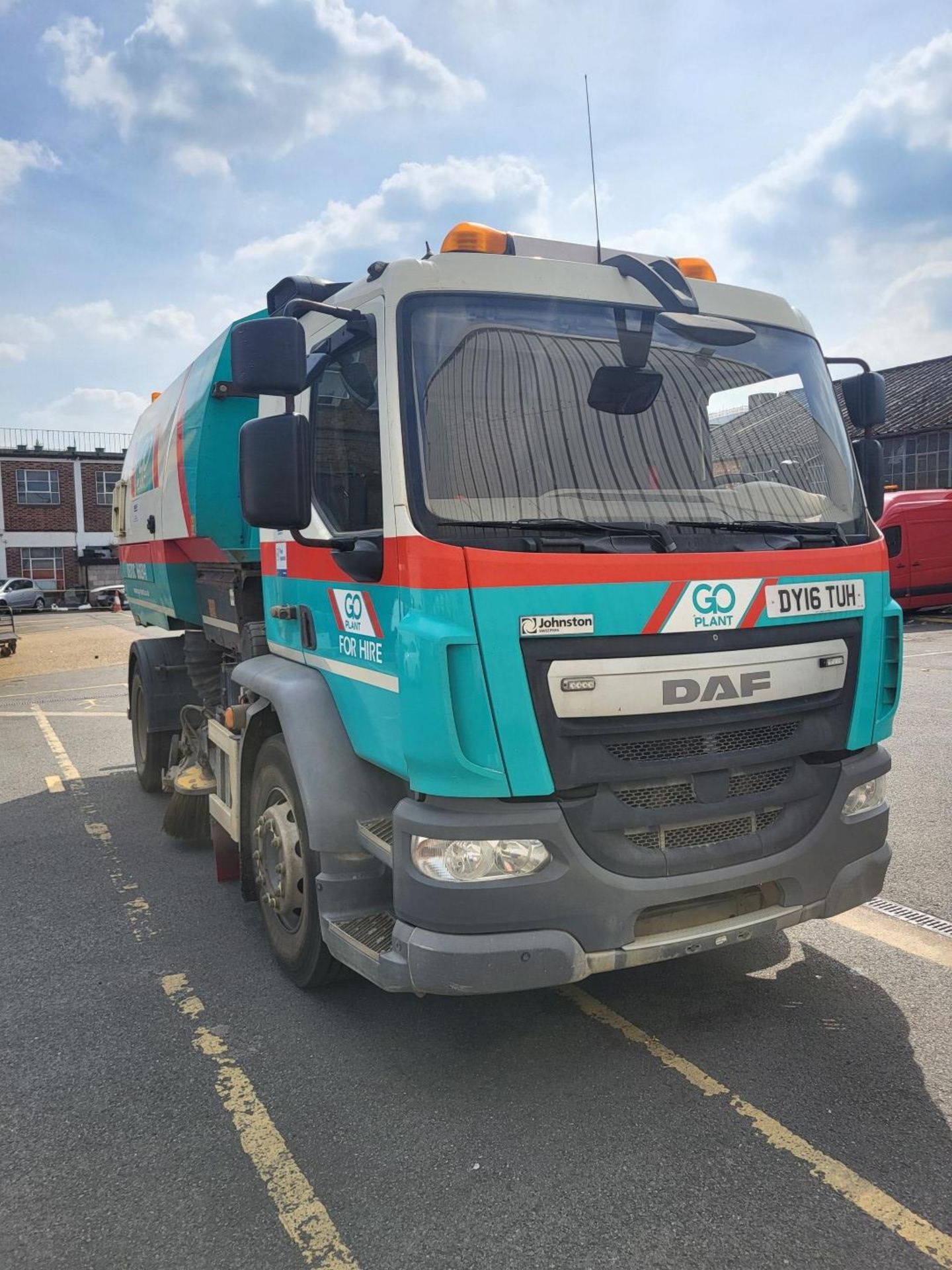 2015 DAF LF 220 FA Sweeper Truck - Image 2 of 12