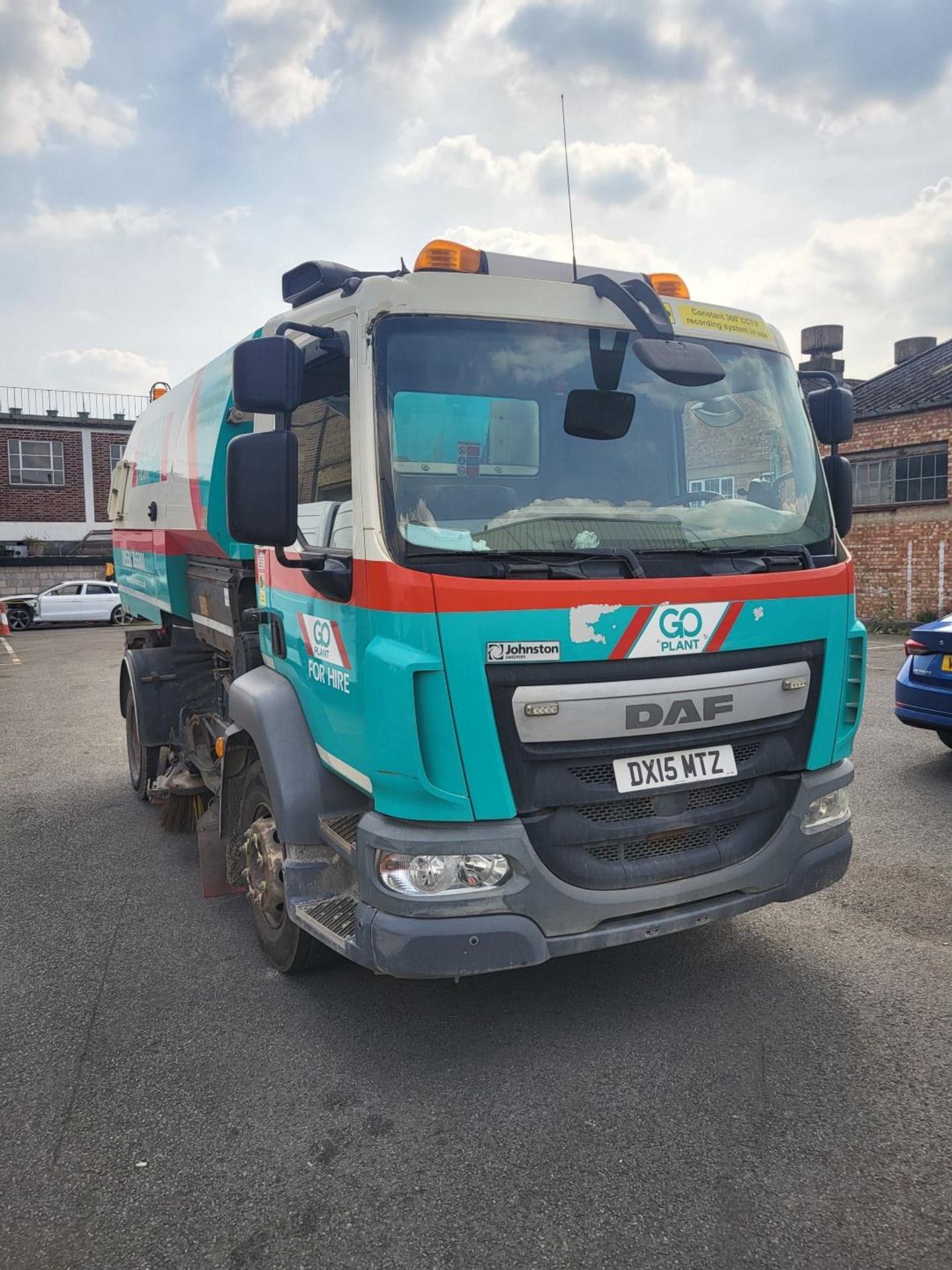 2015 DAF LF 220 FA Sweeper Truck - Image 2 of 11