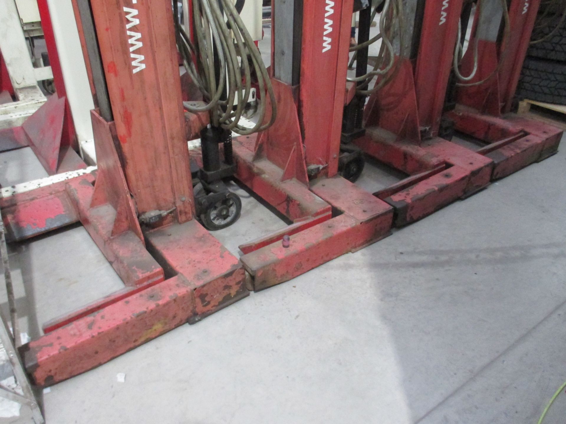 Set of 4 Somers TotalKare Colum Lifts - Image 4 of 5