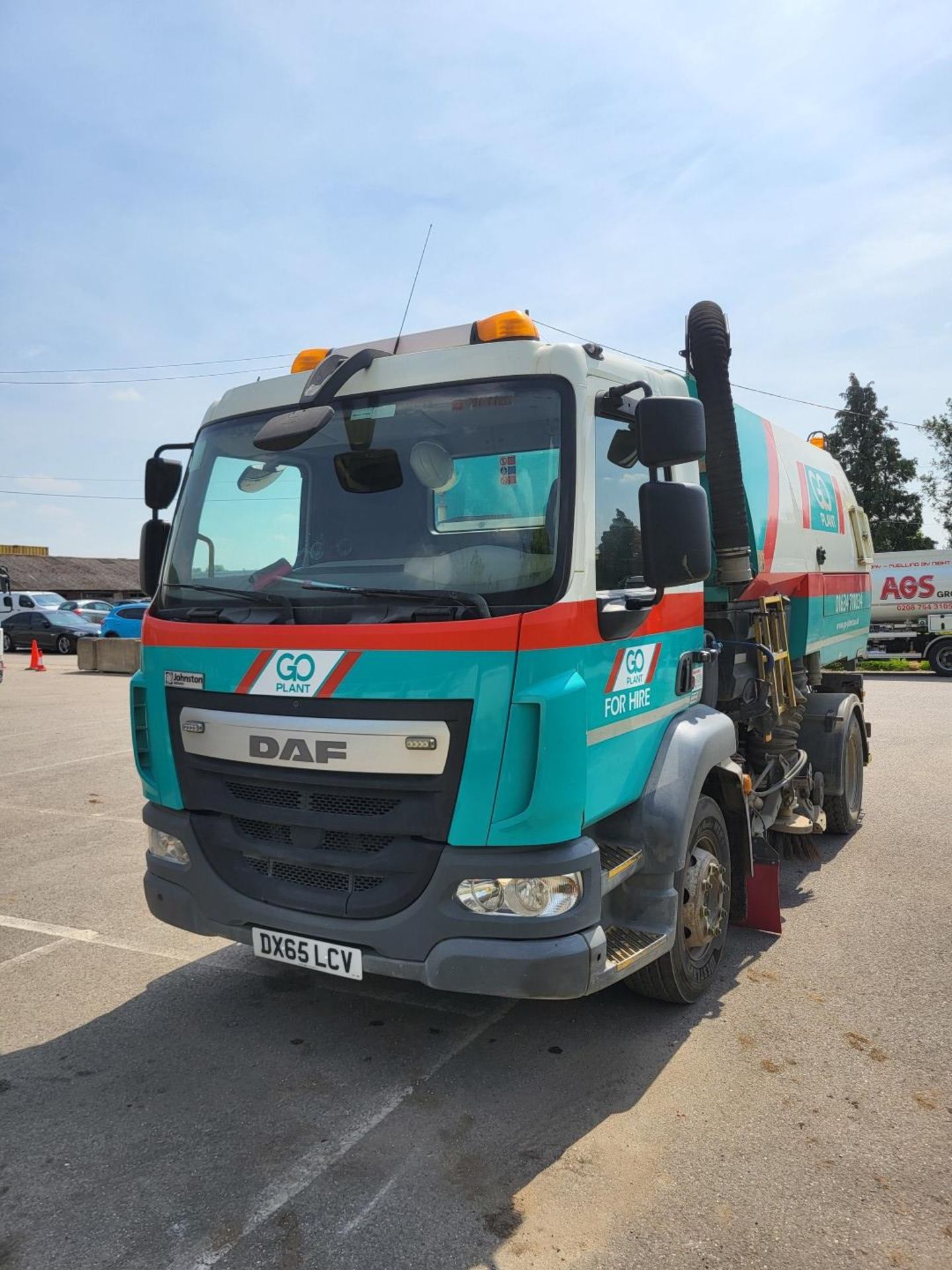 2015 DAF LF 220 FA 16T SWEEP Johnston VT651 - Truck Mounted Sweeper - Image 2 of 17