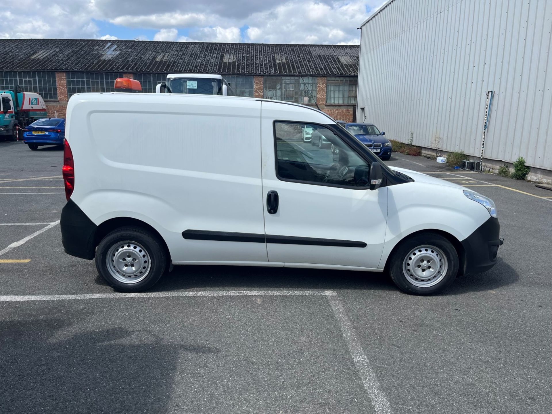 2017 Vauxhall Combo Van - Image 5 of 11