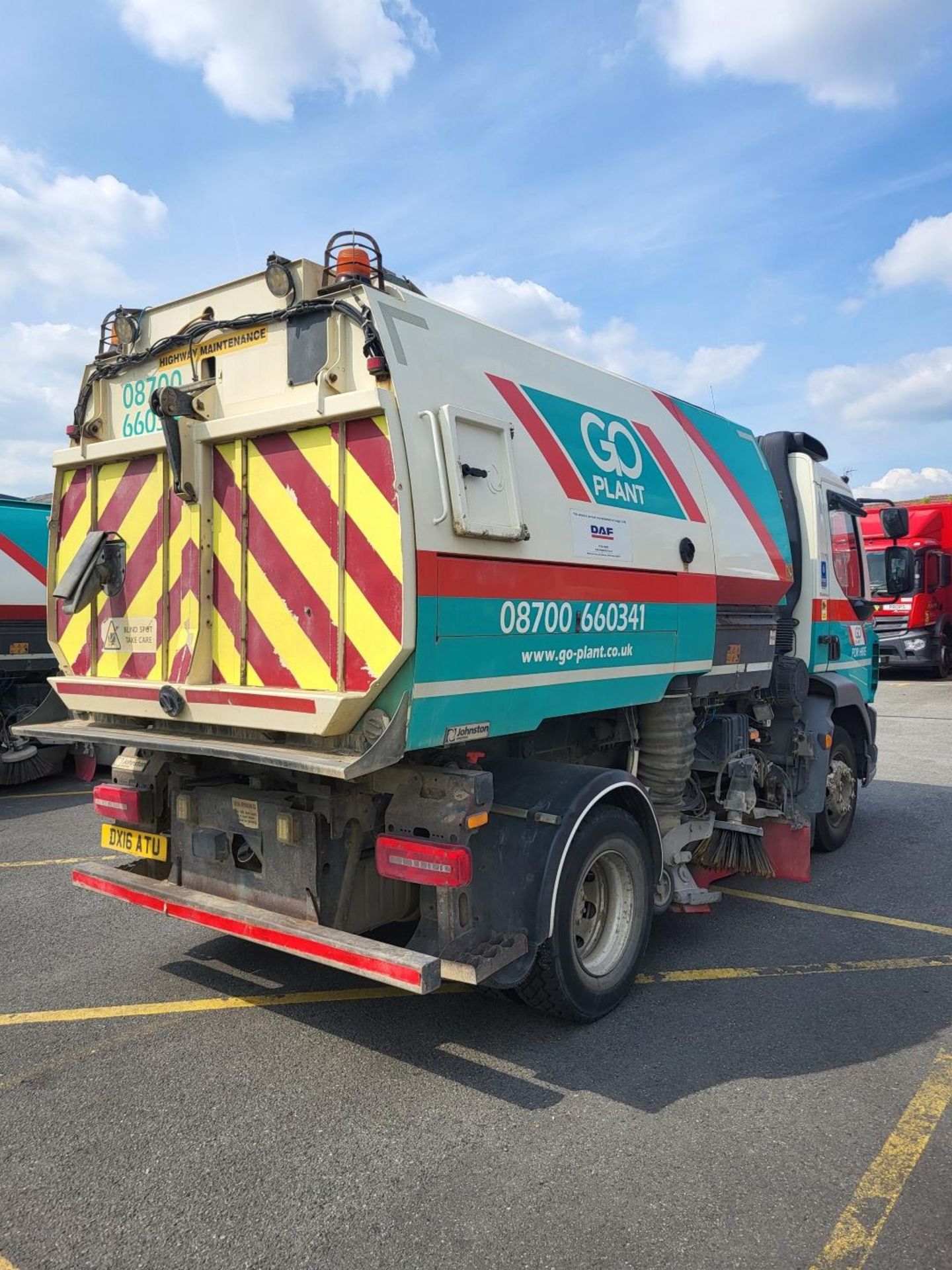 2017 SCHMIDT SWINGO 200+ 4.5T Euromot 3B - Compact Sweeper - Image 5 of 11