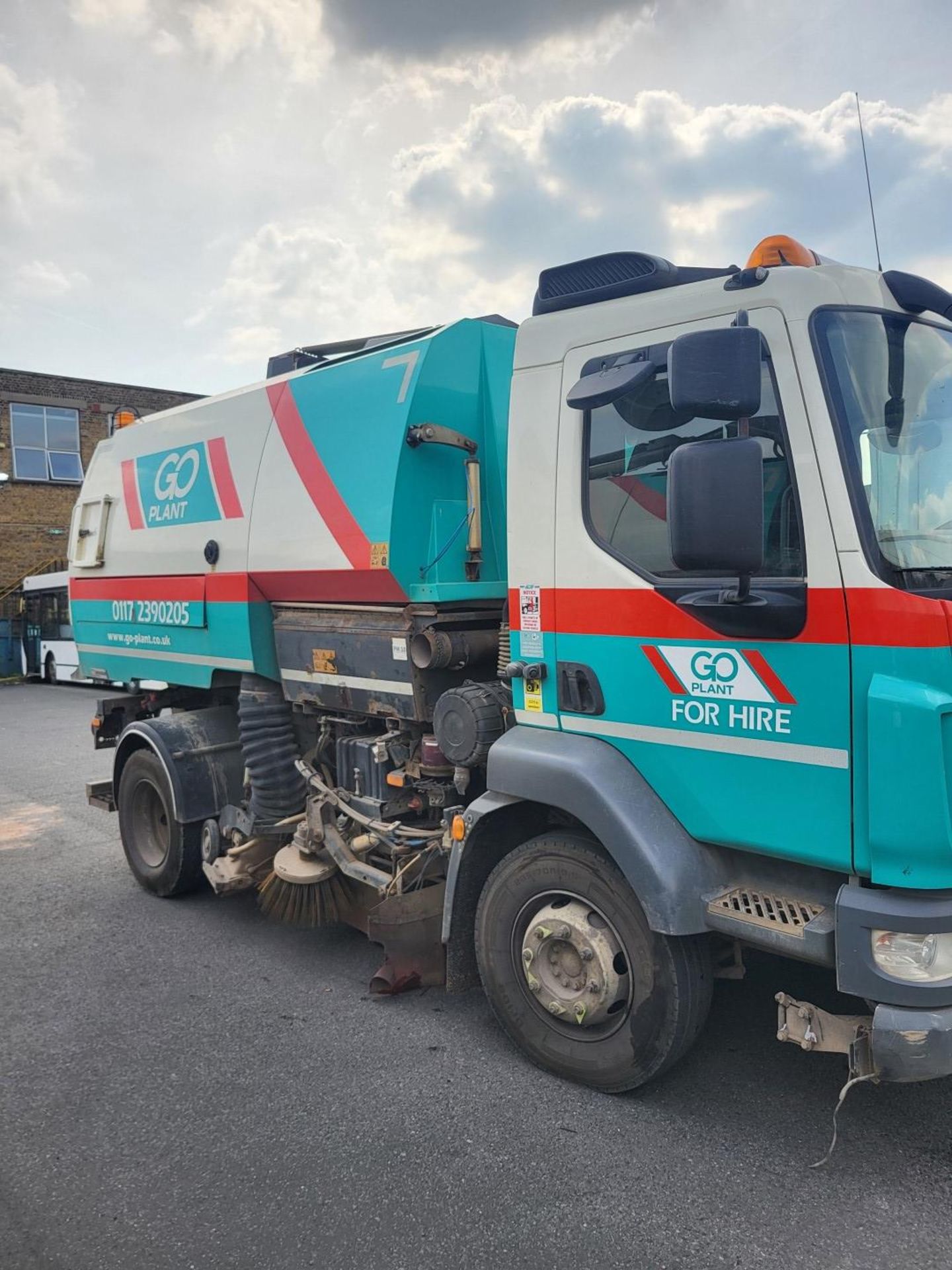 2016 DAF LF 220 FA Sweeper Truck - Image 3 of 11