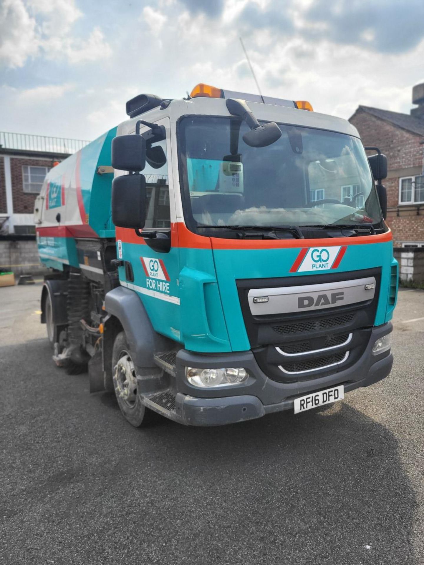 2015 DAF LF 220 FA 16T SWEEP Johnston VT651 - Truck Mounted Sweeper - Image 2 of 11