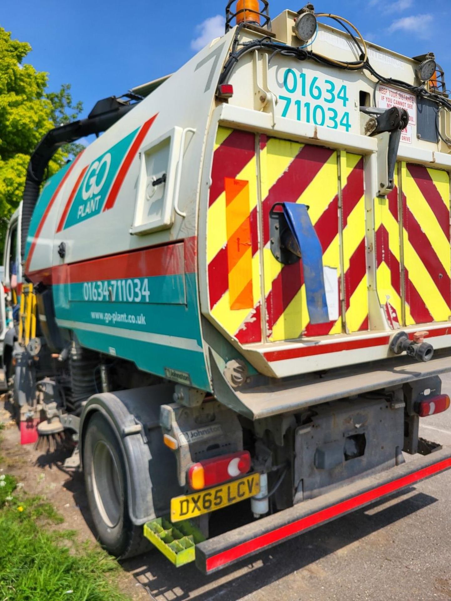 2015 DAF LF 220 FA 16T SWEEP Johnston VT651 - Truck Mounted Sweeper - Image 15 of 17