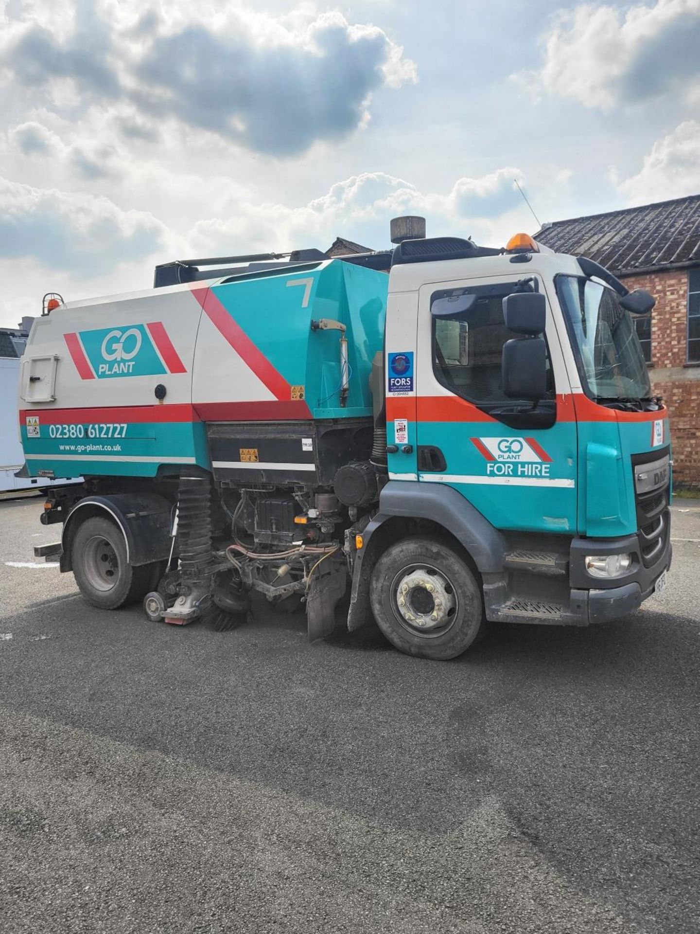 2015 DAF LF 220 FA 16T SWEEP Johnston VT651 - Truck Mounted Sweeper - Image 3 of 11