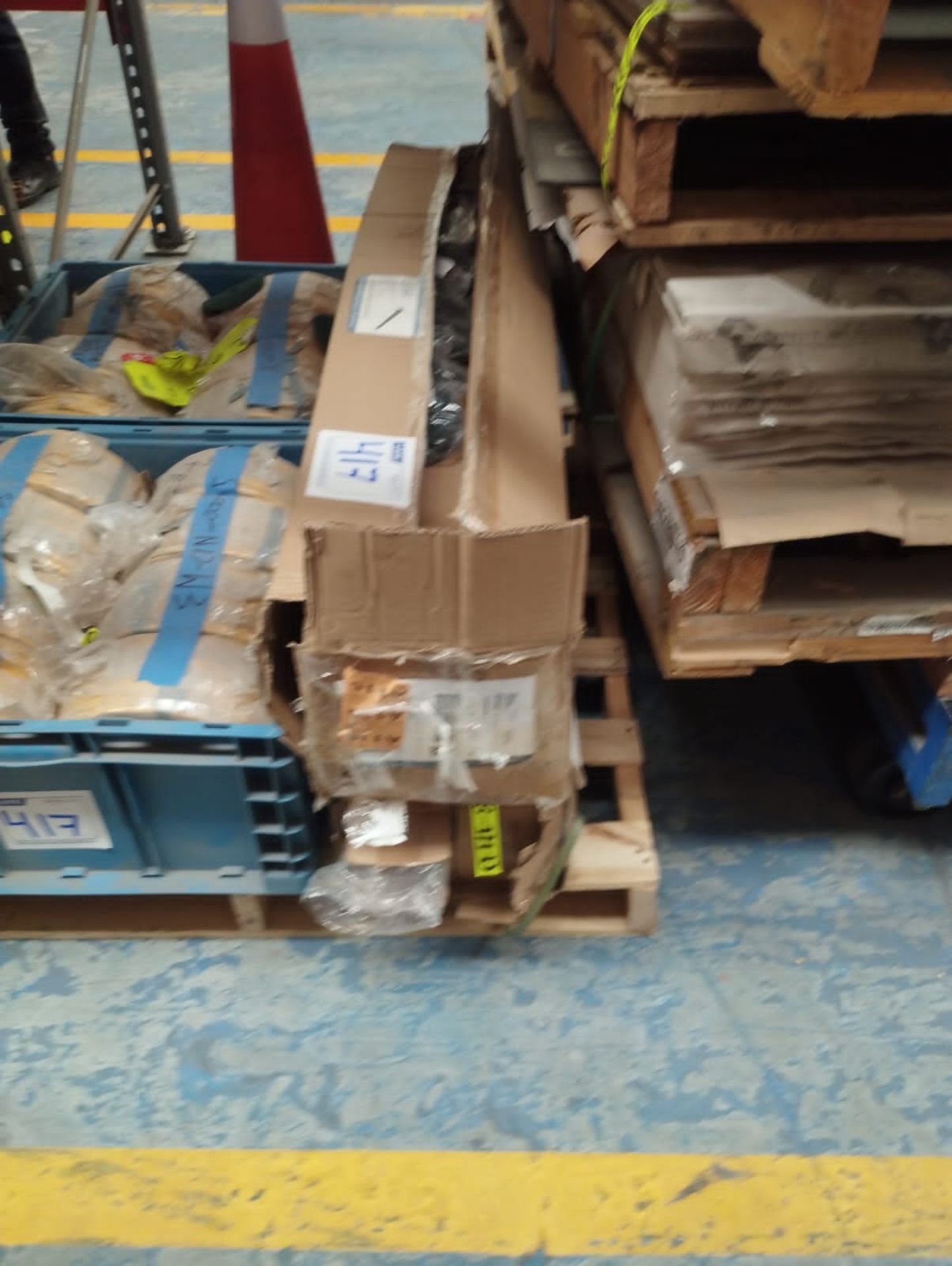 LOT OF APPROXIMATELY (83,310) PCS OF CARDBOARD BOXES AND ACCESSORIES - Image 119 of 119