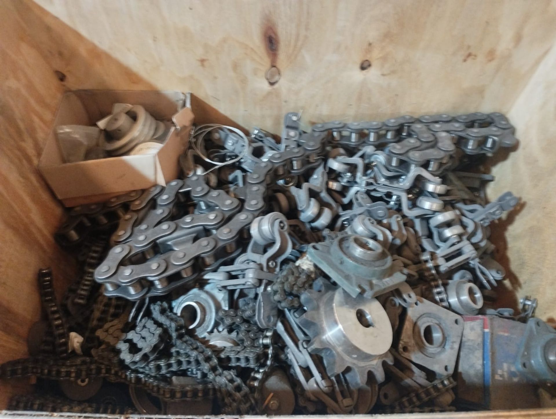 LOT OF CHAIN AND TROLLEYS FOR CONVEYOR - Image 12 of 12